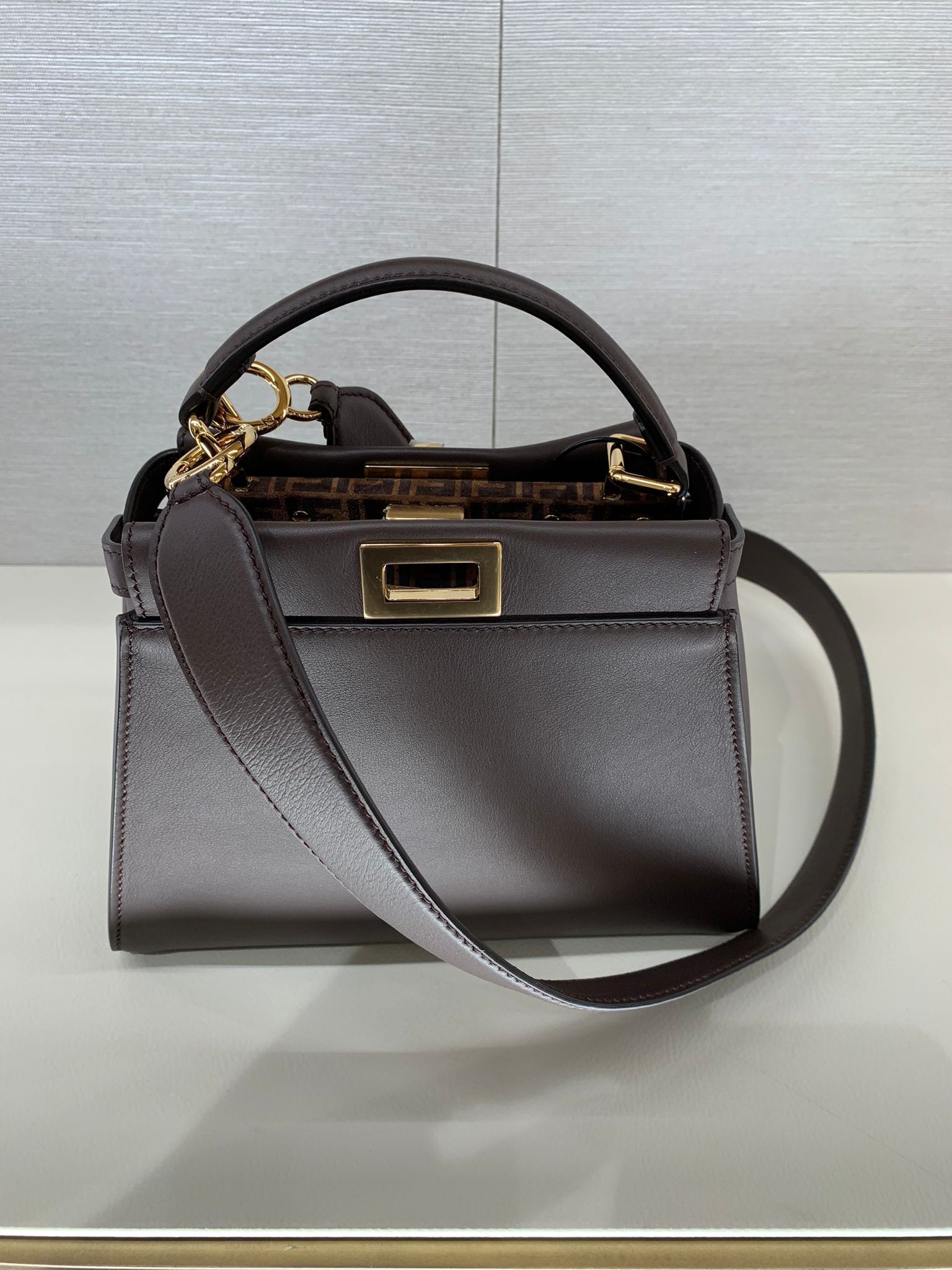 PEEKABOO ICONIC ホワイト ミニ バッグ 【FENDI】 (FENDI/ハンドバッグ ...