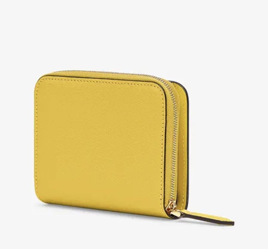 すぐ届く☆国内直営店【FENDI】ジップアラウンド財布 ミディアム