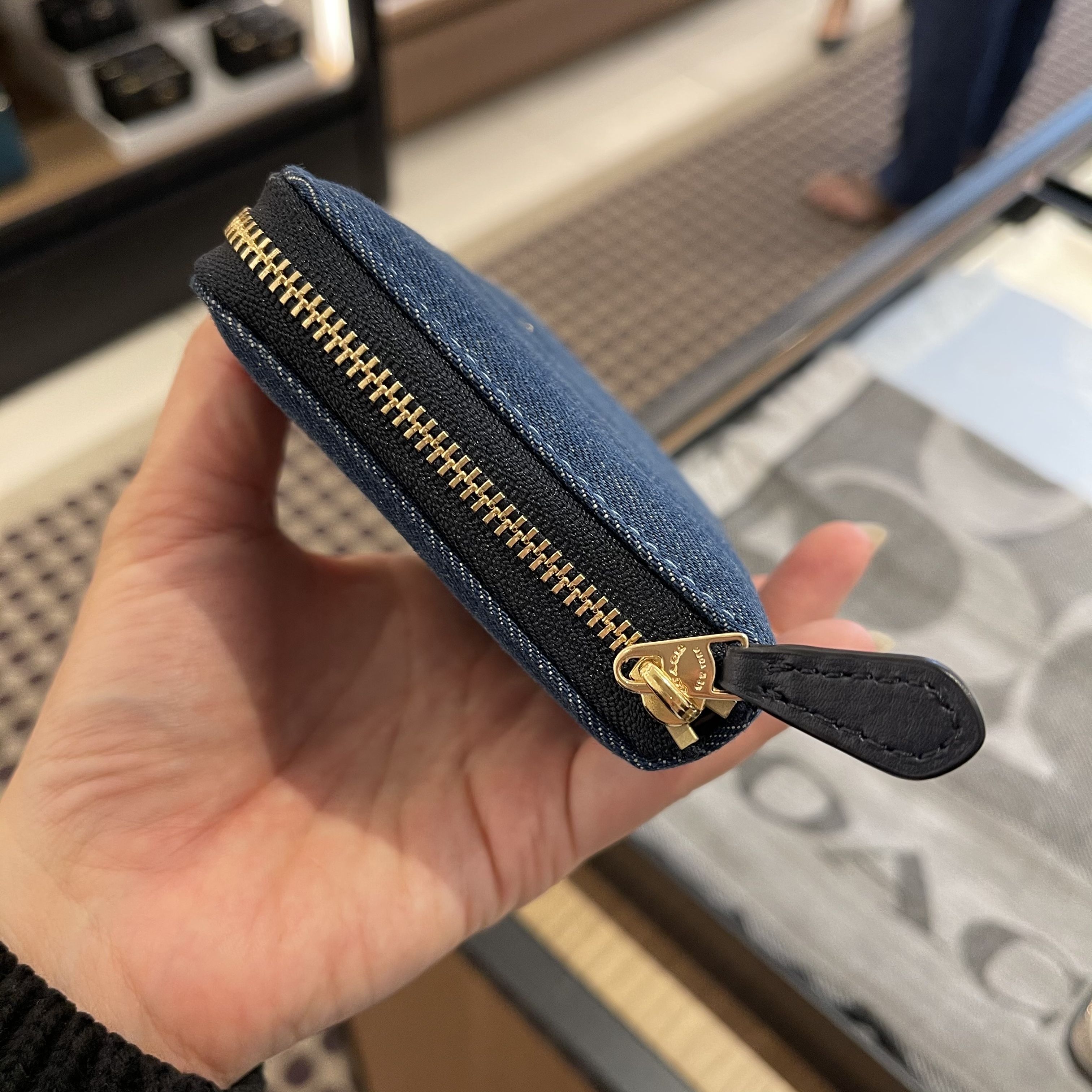 コーチ】ミディアム ジップ アラウンド ウィズ キルティング (Coach/長 コーチ】ミディアム ジップ アラウンド ウィズ キルティング (Coach/長