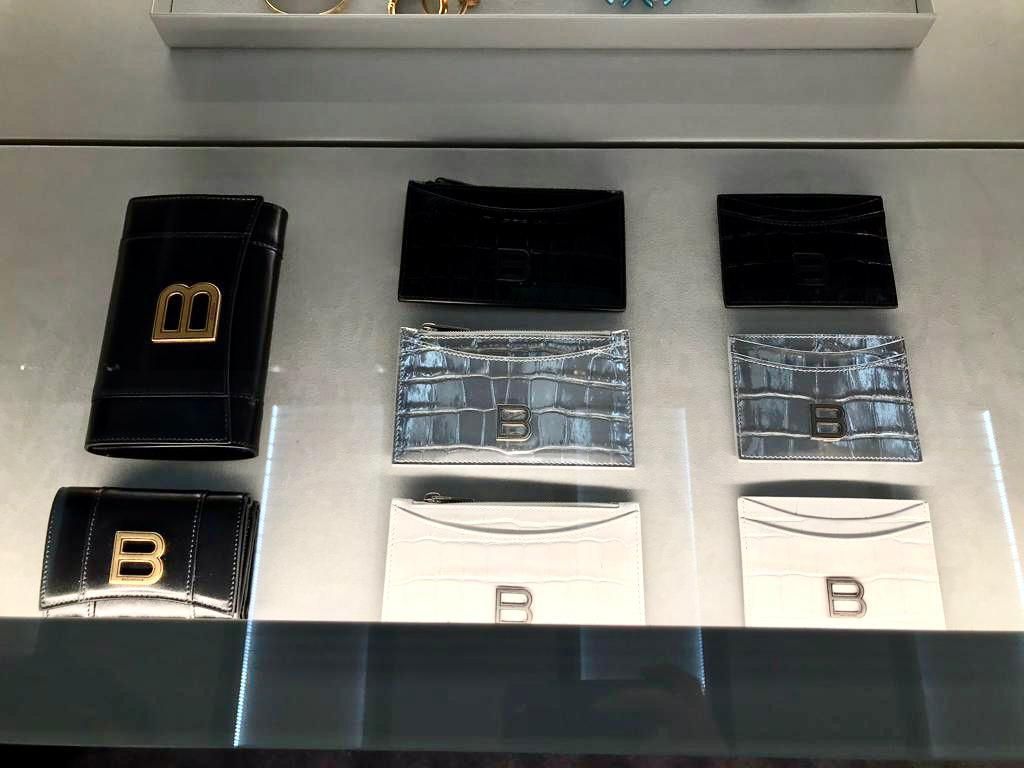 BALENCIAGA★HOURGLASS ロングコイン＆カードホルダー★すぐ届く BALENCIAGA☆HOURGLASS ロングコイン＆カードホルダー☆すぐ届く