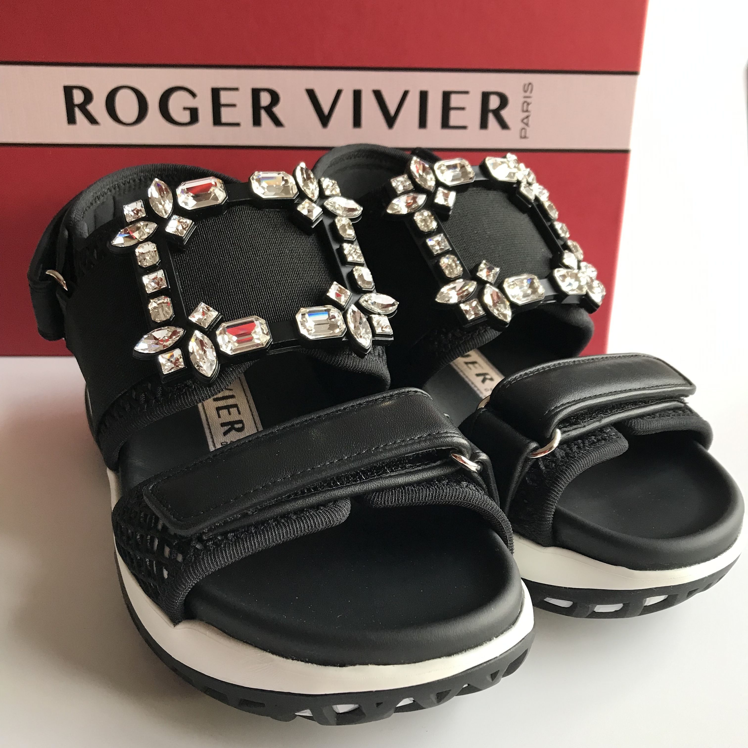 ロジェ・ヴィヴィエ】Viv Run☆ストラスバックルサンダル (Roger ロジェ・ヴィヴィエ】Viv Run☆ストラスバックルサンダル (Roger