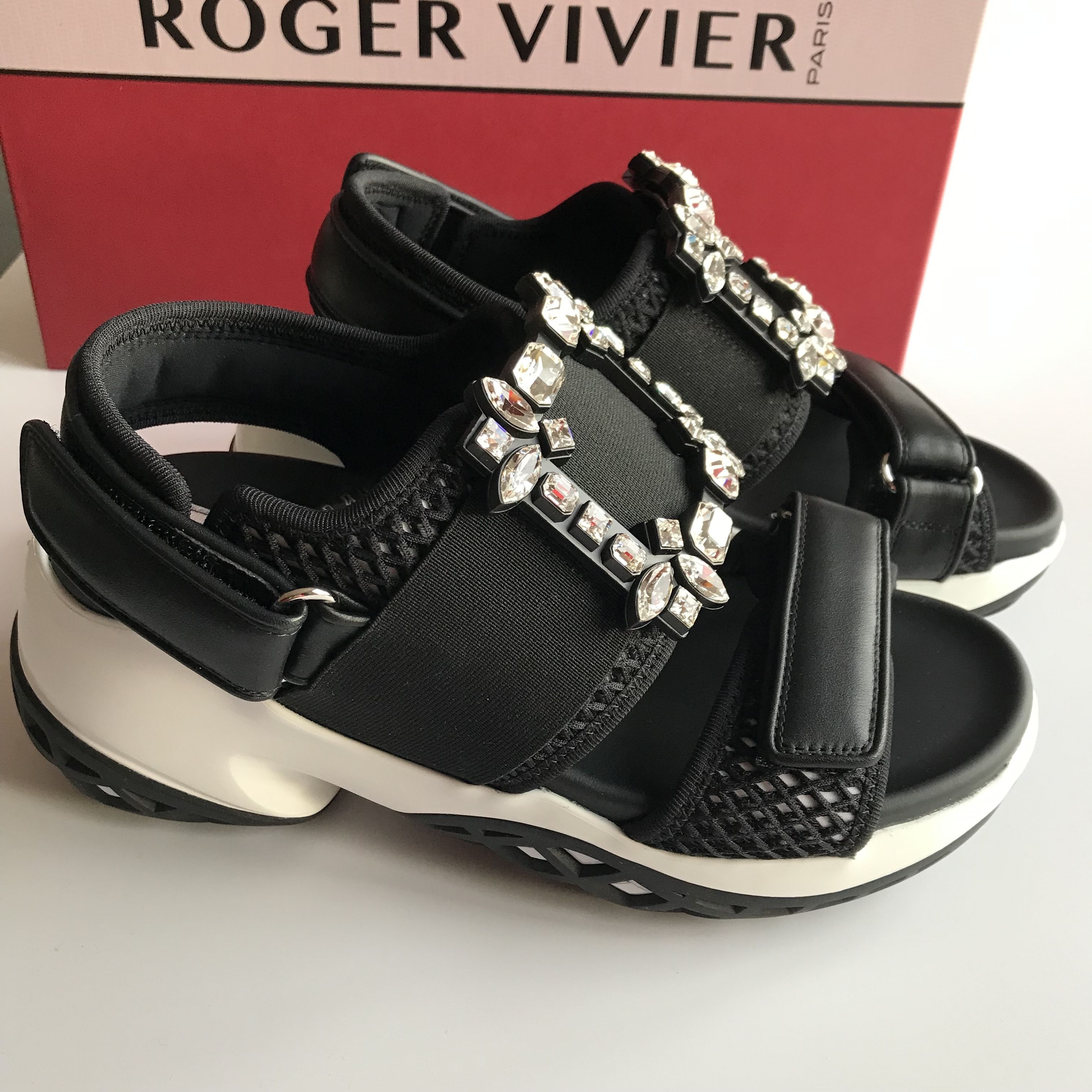ロジェ・ヴィヴィエ】Viv Run☆ストラスバックルサンダル (Roger ロジェ・ヴィヴィエ】Viv Run☆ストラスバックルサンダル (Roger