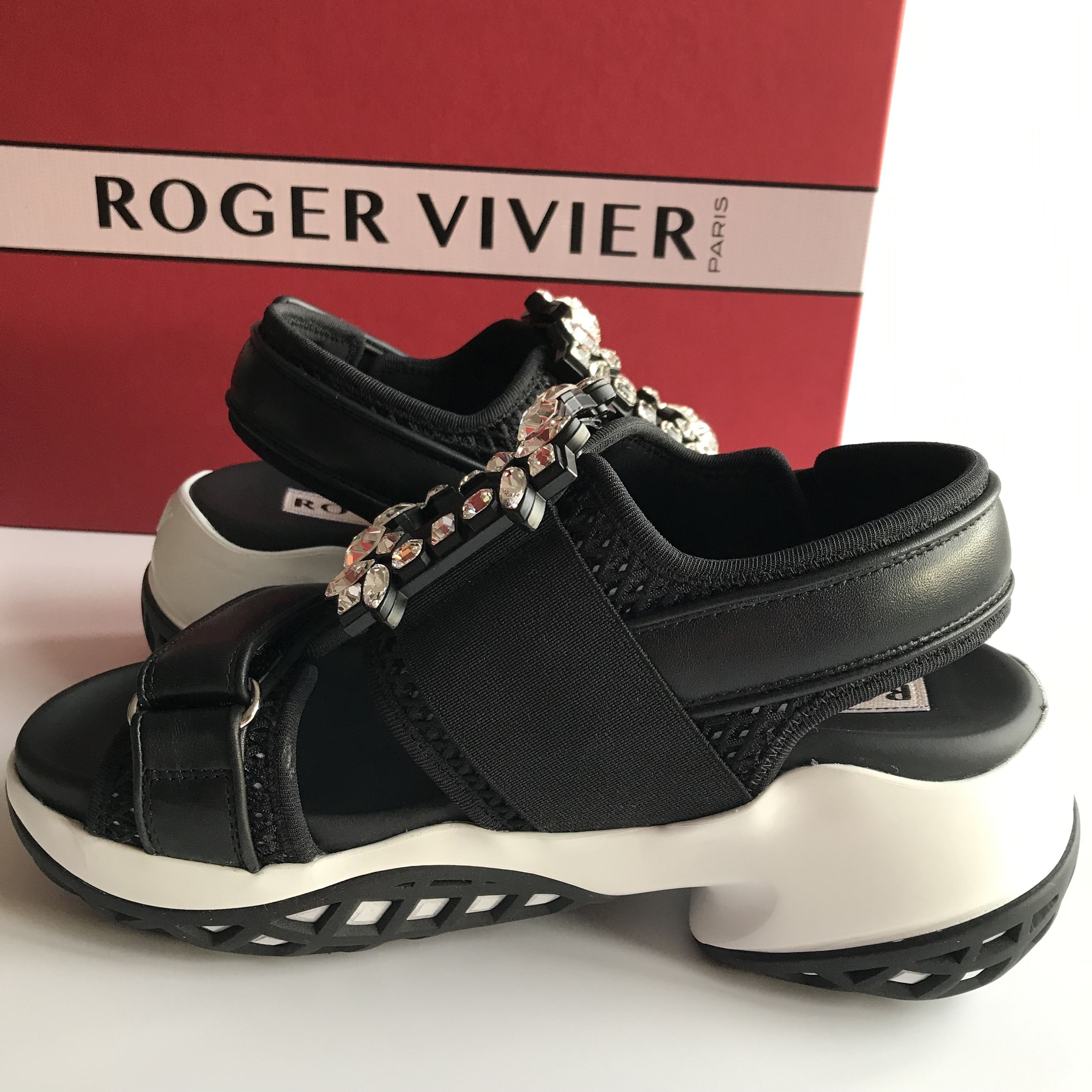 ロジェ・ヴィヴィエ】Viv Run☆ストラスバックルサンダル (Roger ロジェ・ヴィヴィエ】Viv Run☆ストラスバックルサンダル (Roger