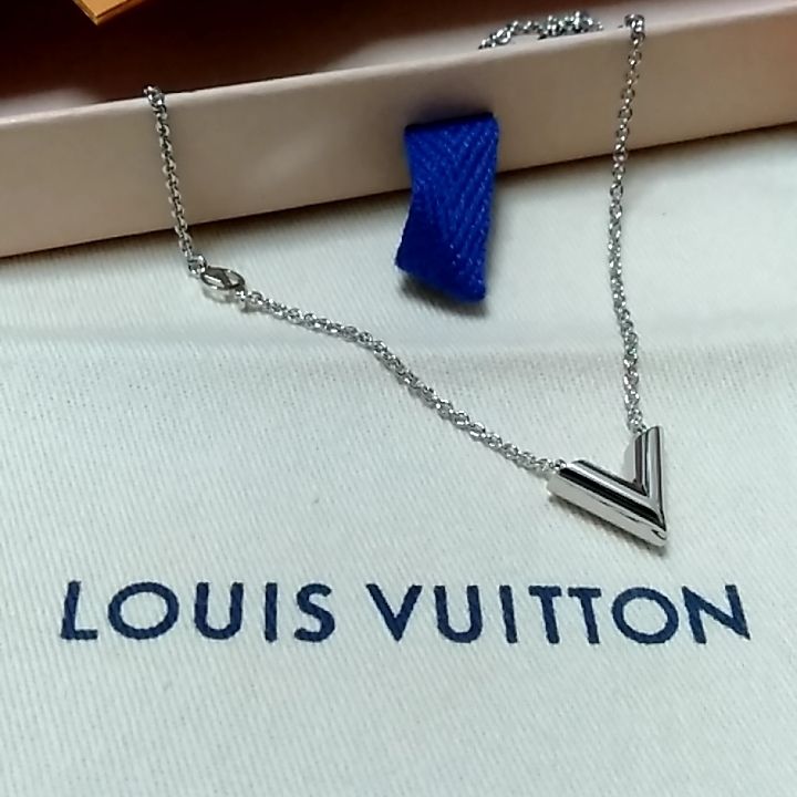 LOUIS VUITTON ネックレス・エセンシャルV【すぐ届く】 (Louis Vuitton ...