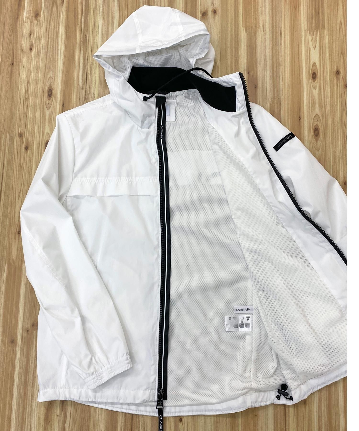 Calvin Klein CK バックプリント ナイロン ウィンドブレーカー (Calvin Calvin Klein CK バックプリント ナイロン ウィンドブレーカー (Calvin