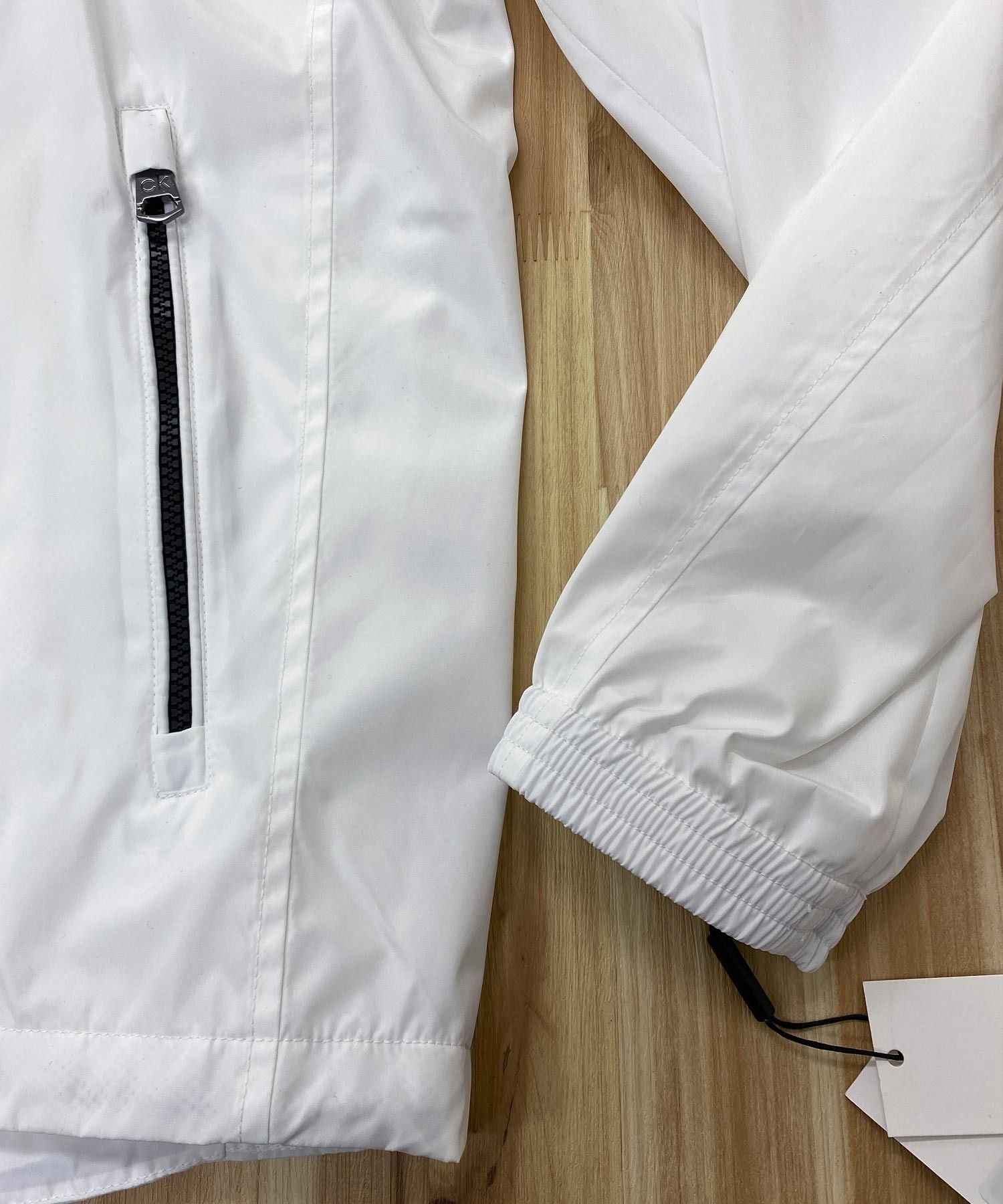 Calvin Klein CK バックプリント ナイロン ウィンドブレーカー (Calvin Calvin Klein CK バックプリント ナイロン ウィンドブレーカー (Calvin