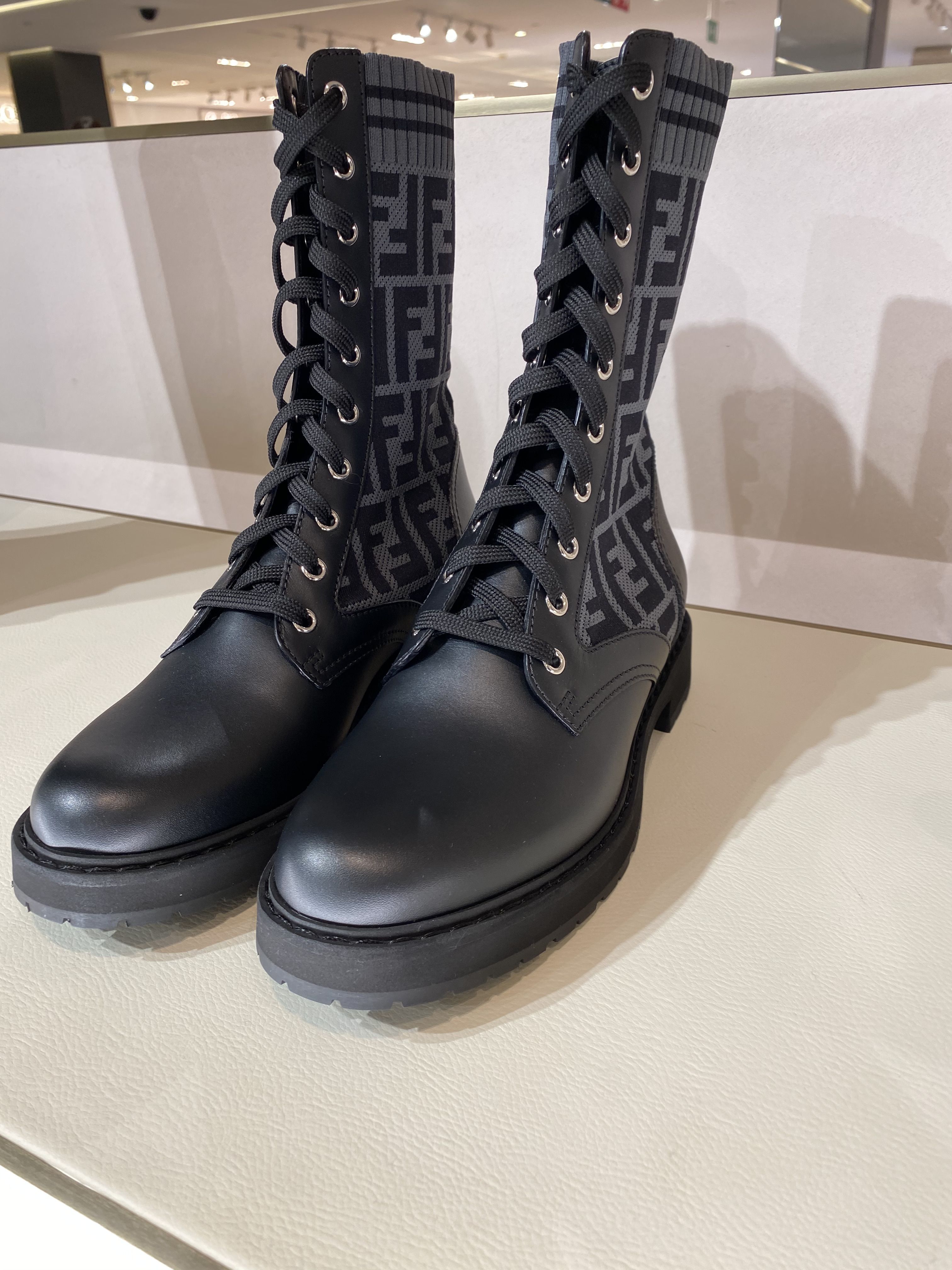 FENDI【入手困難】トレンドを先取り!☆お洒落なBIKERブーツ 全種
