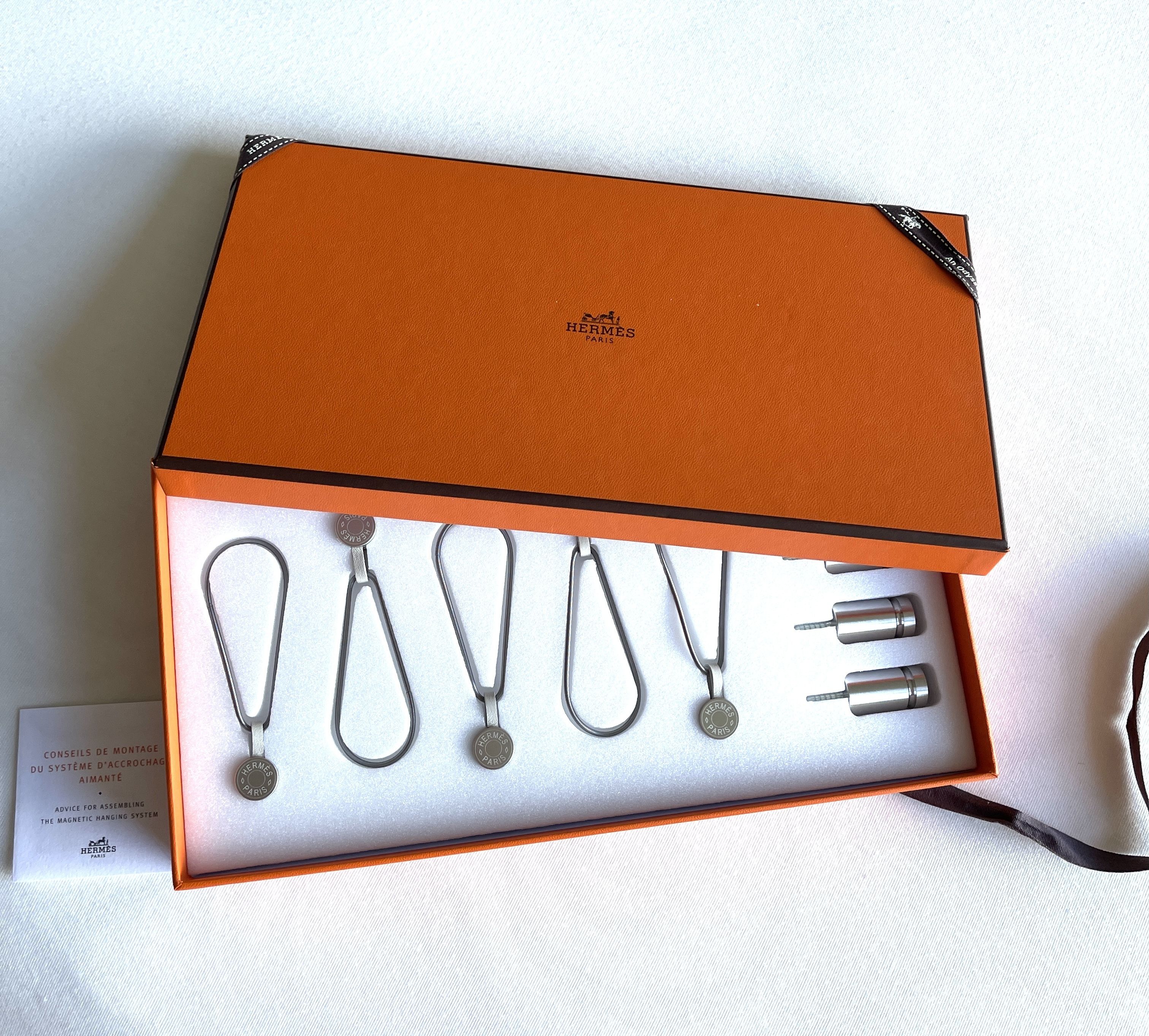 再再再..販 新品❗️HERMES エルメス スカーフ 壁掛け ディスプレイ