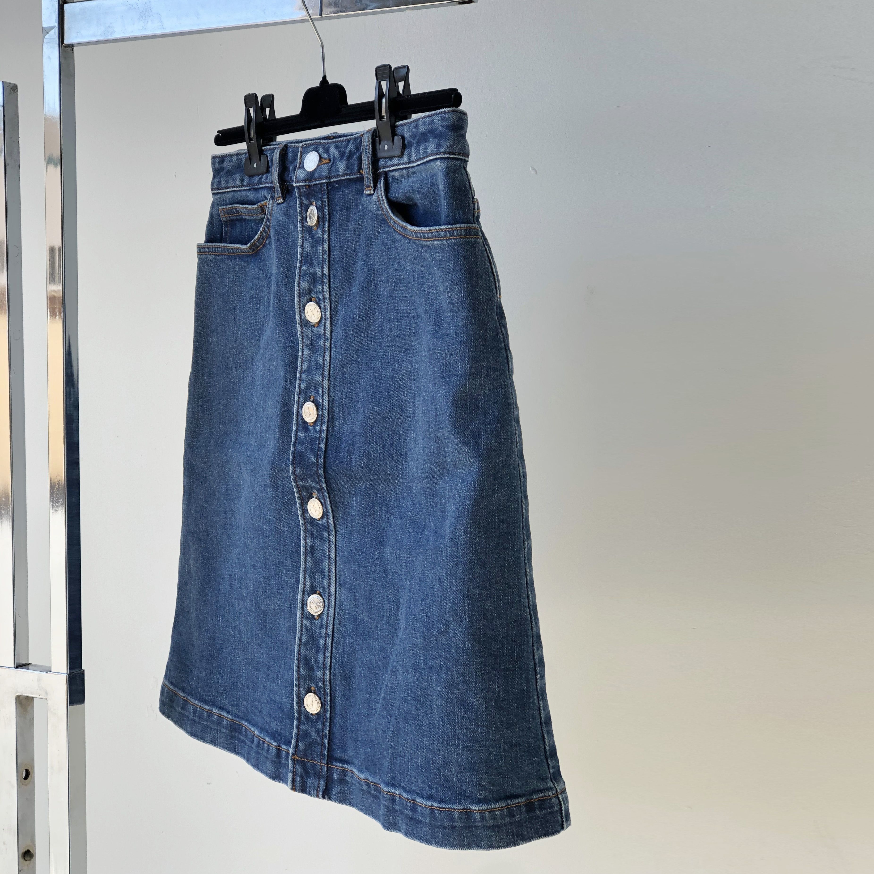 A.P.C Therese Skirt ボタン 膝丈 デニムスカート COEBZ-F06189 A.P.C Therese Skirt ボタン 膝丈 デニムスカート COEBZ-F06189