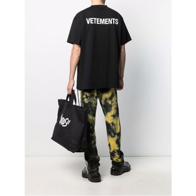関送込【VETEMENTS】front and back ロゴ Tシャツ (VETEMENTS/Tシャツ 関送込【VETEMENTS】front and back ロゴ Tシャツ (VETEMENTS/Tシャツ