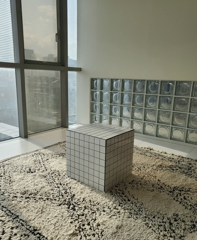 Multi Tile Furniture / チェックボード マルチタイルスツール utatane/ボタンスツール ハイタイプ 布張り -キッチンで、ふうと