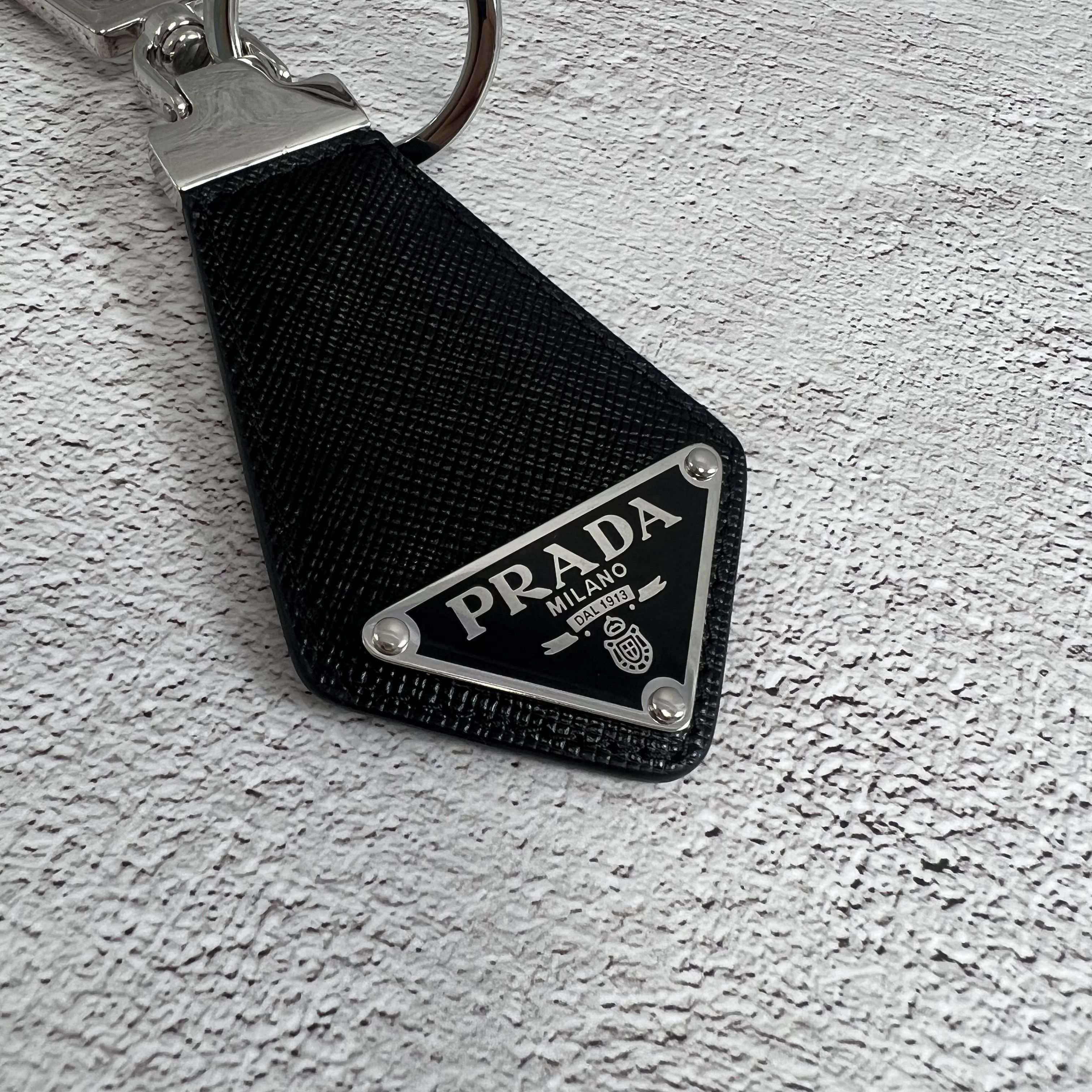 Amazon.co.jp: [Prada] [プラダ] キーリング キーホルダー