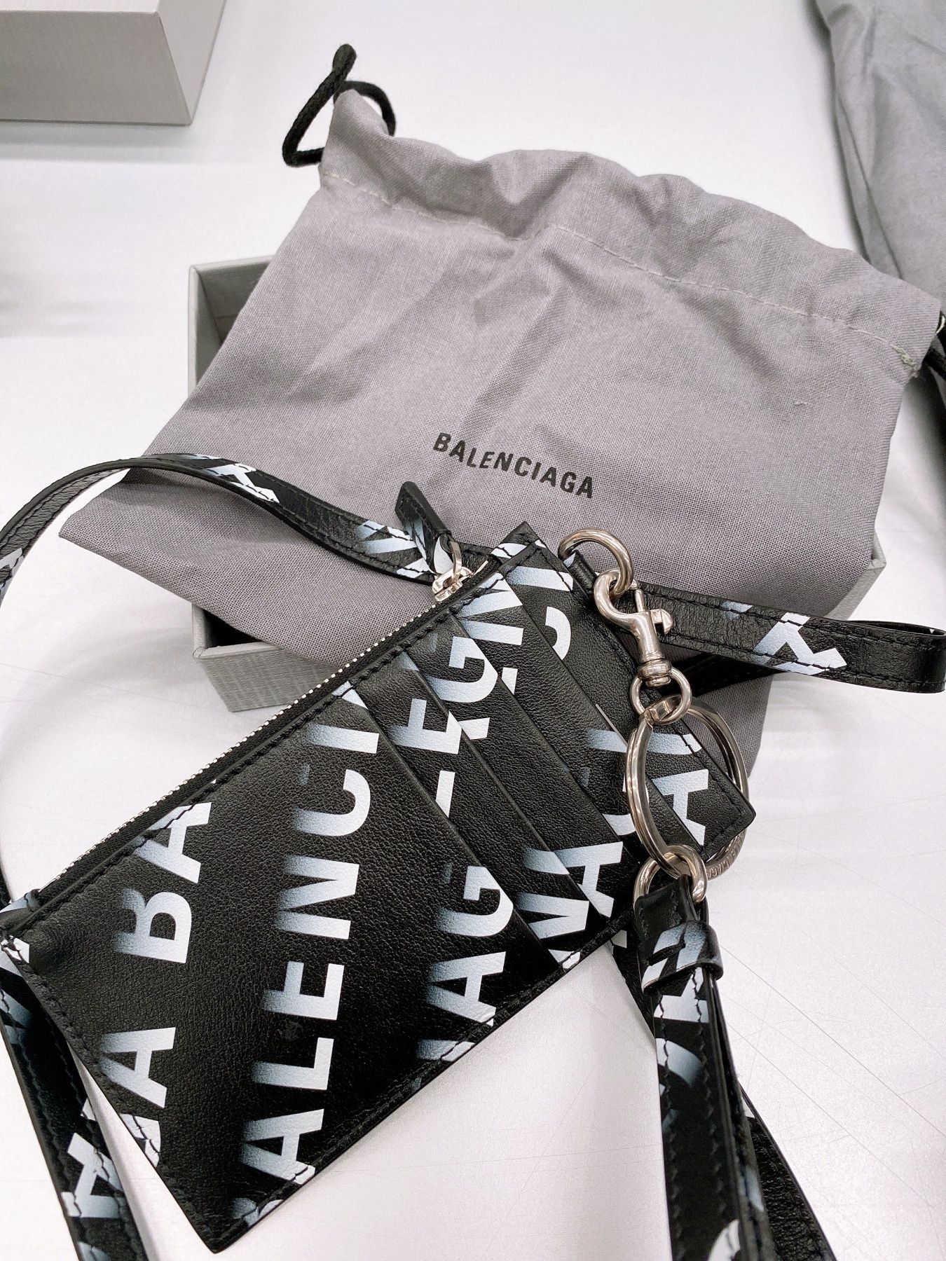 VIPセール関税込☆BALENCIAGA☆カードホルダーネックストラップ VIPセール関税込☆BALENCIAGA☆カードホルダーネックストラップ