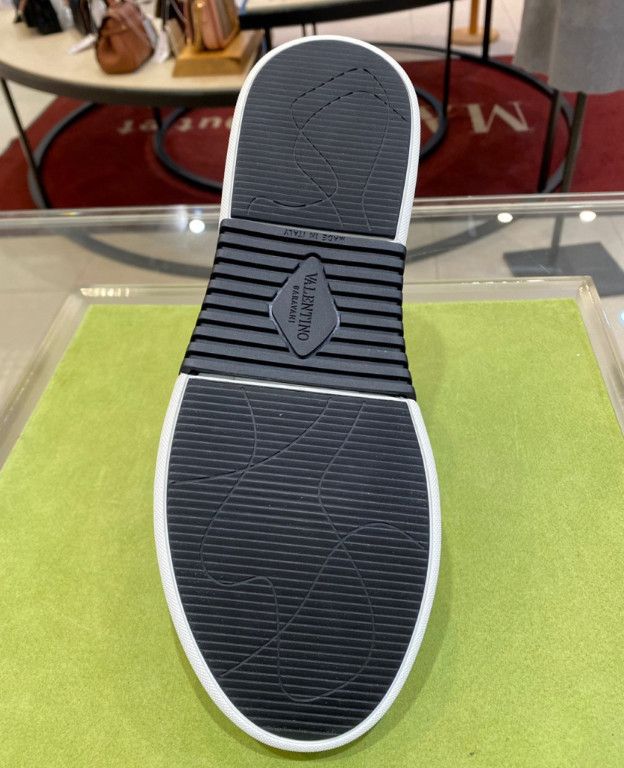 ♦VALENTINO♦メンズスニーカー☆正規品・関税込☆ ♢VALENTINO♢メンズスニーカー☆正規品・関税込☆ (VALENTINO