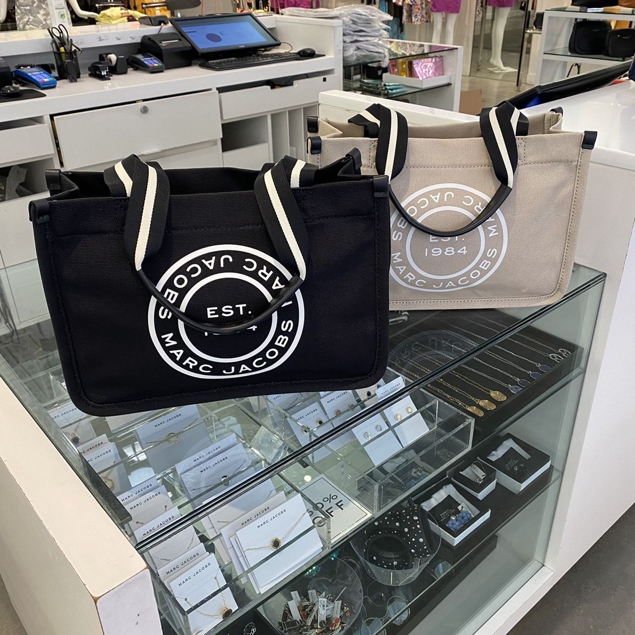 MARC JACOBS ロゴ キャンバス マザーズバッグ Sサイズ (MARC JACOBS ...