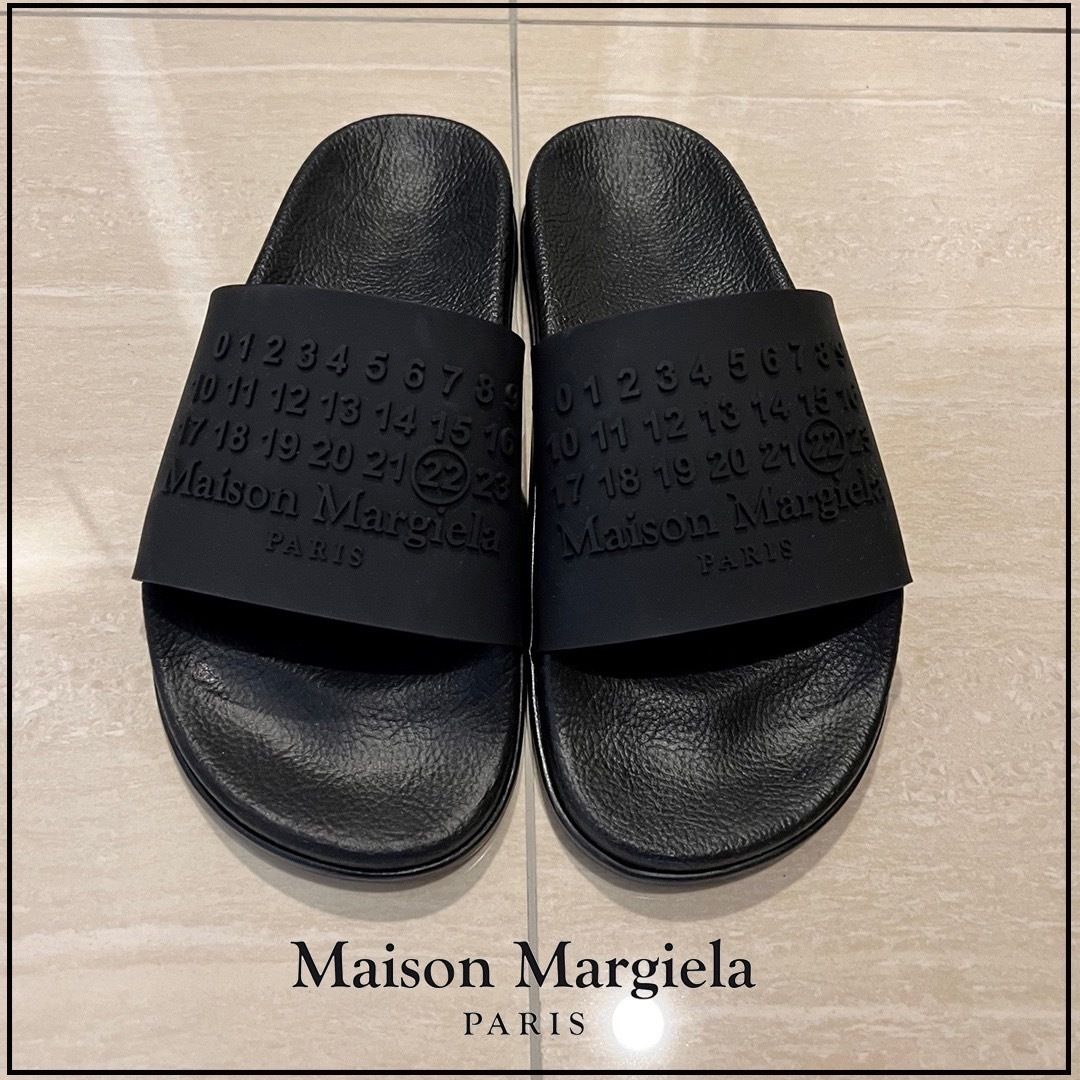 MAISON MARGIELA】メゾンマルジェラ ロゴ ラバーサンダル (Maison MAISON MARGIELA】メゾンマルジェラ ロゴ ラバーサンダル (Maison