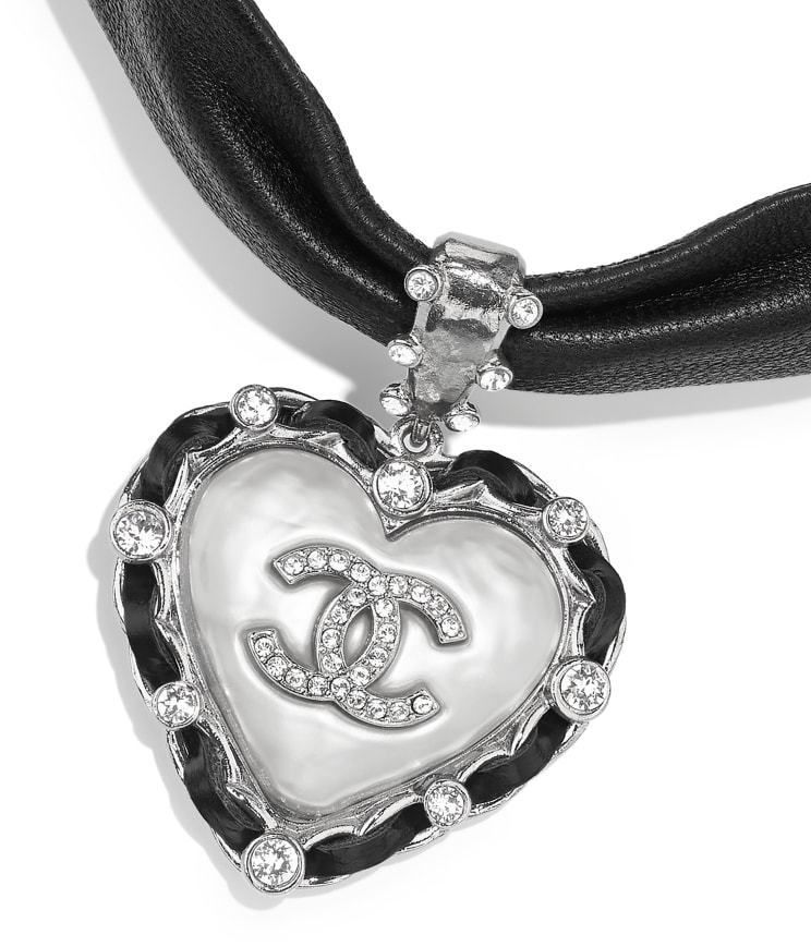 ハートとロゴがキュート♡CHANEL チョーカー ビッグなハートがキュート♡】CHANEL チョーカー (CHANEL