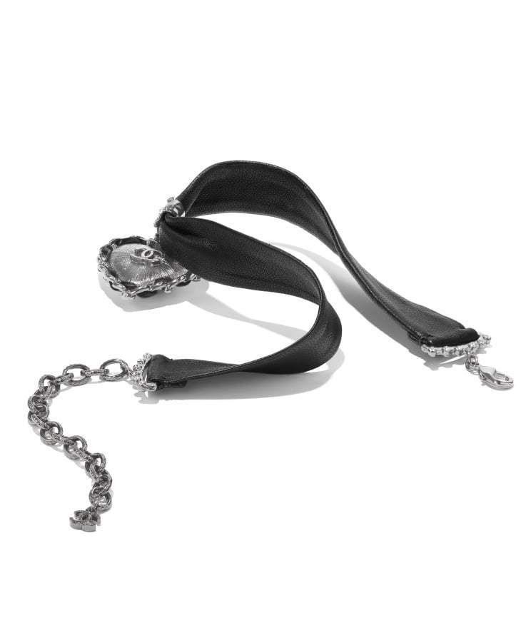 ハートとロゴがキュート♡CHANEL チョーカー ビッグなハートがキュート♡】CHANEL チョーカー (CHANEL