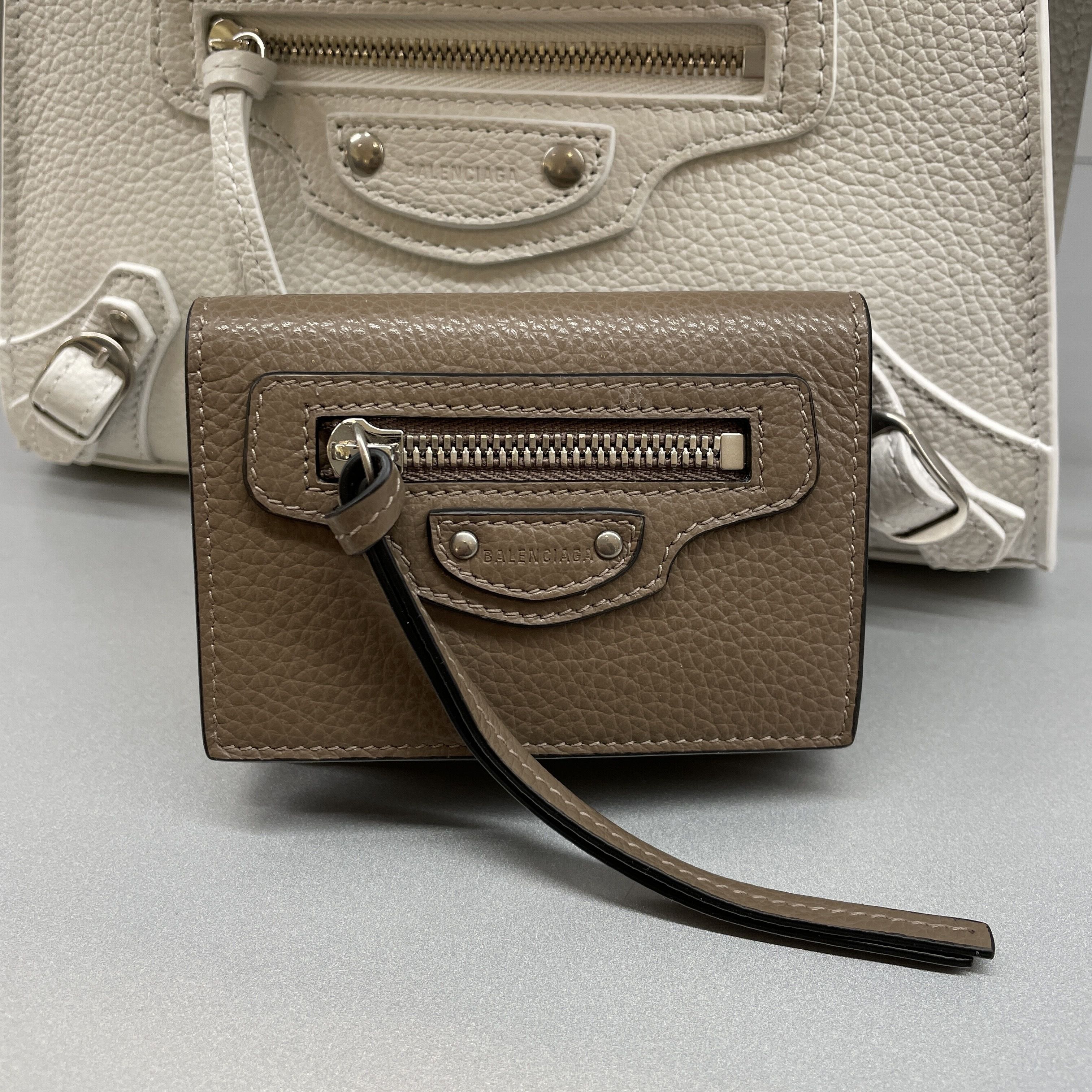 バレンシアガ】大人気☆ NEO CLASSIC 三つ折り ミニ財布 (BALENCIAGA バレンシアガ】大人気☆ NEO CLASSIC 三つ折り ミニ財布 (BALENCIAGA