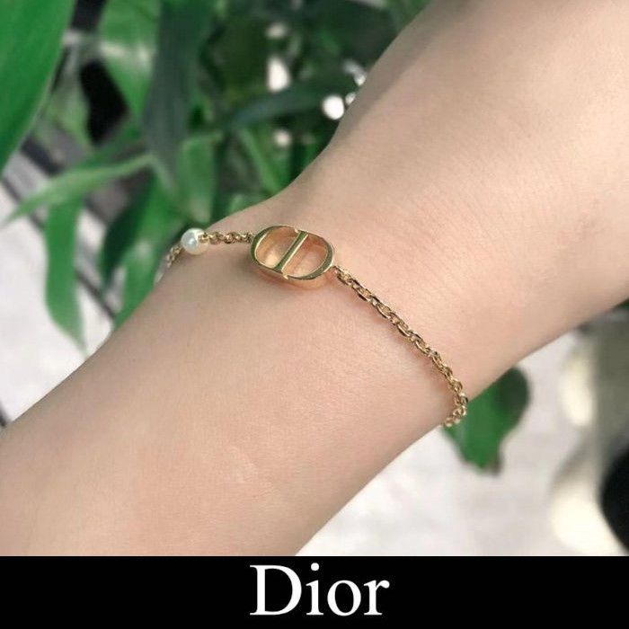 シンプルで可愛い♪》Dior/メタル&ホワイトレジンパール ブレス (Dior シンプルで可愛い♪》Dior/メタル&ホワイトレジンパール ブレス (Dior