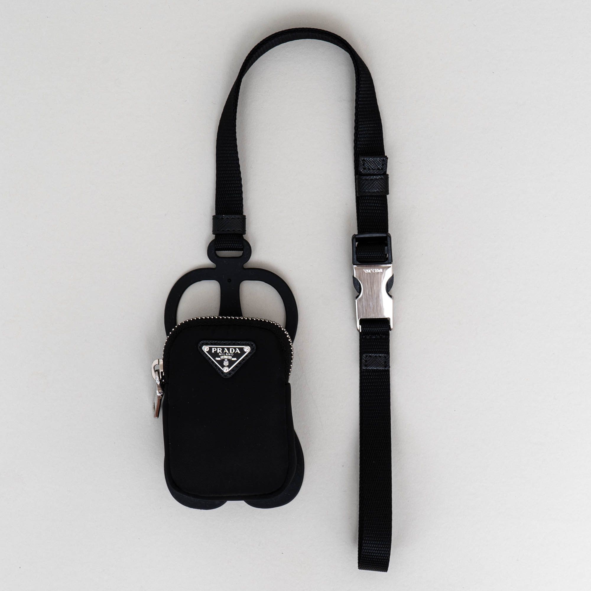 関税込PRADA 1ZT016 Re Nylon ロゴ スマートフォンケース UNISEX 印象のデザイン 【値下げ】PRADA ナイロン スマートフォンケース 1ZT016 iPhone用ケース