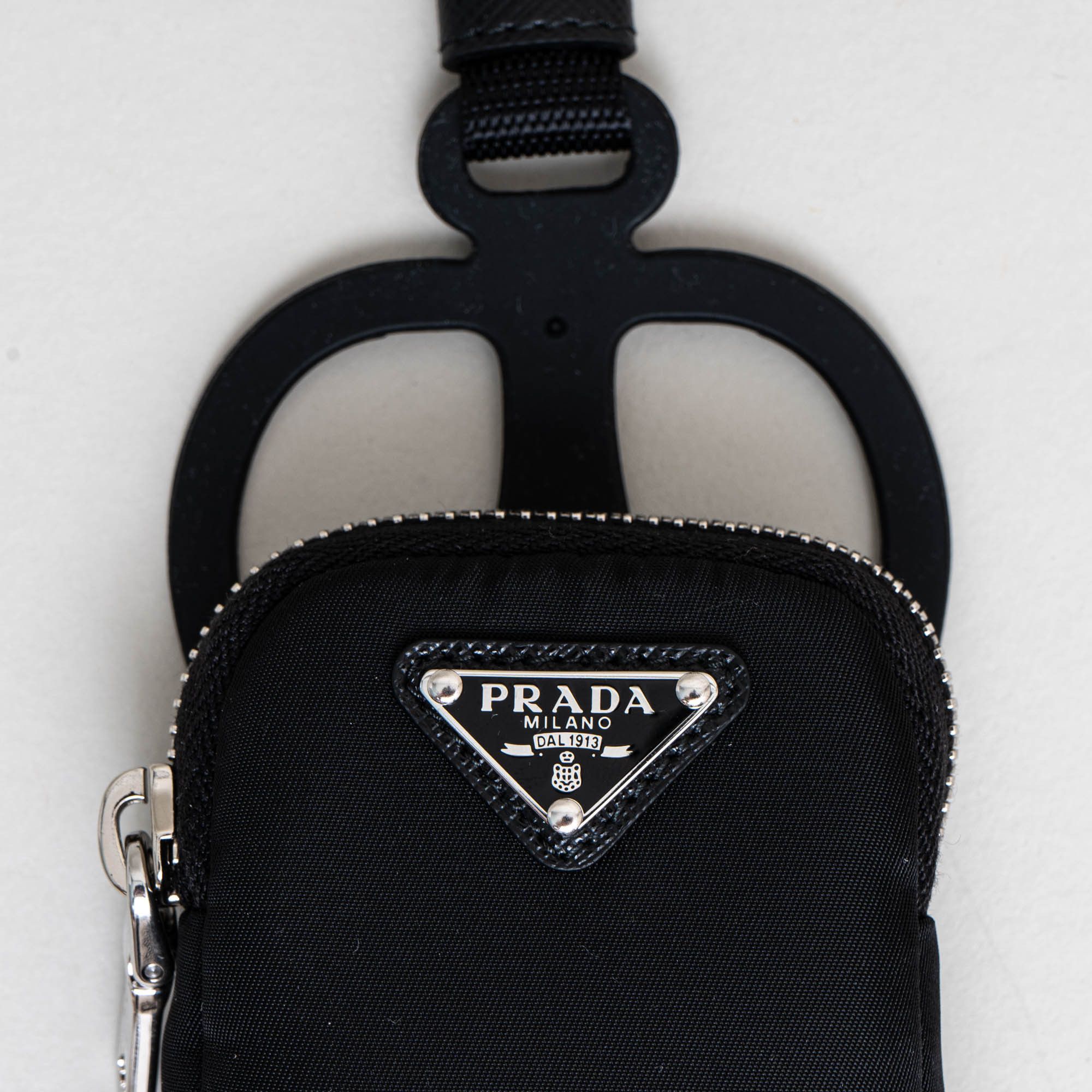 38%割引激安人気新品 【値下げ】PRADA ナイロン スマートフォンケース 印象のデザイン 【値下げ】PRADA ナイロン スマートフォンケース 1ZT016 iPhone用ケース