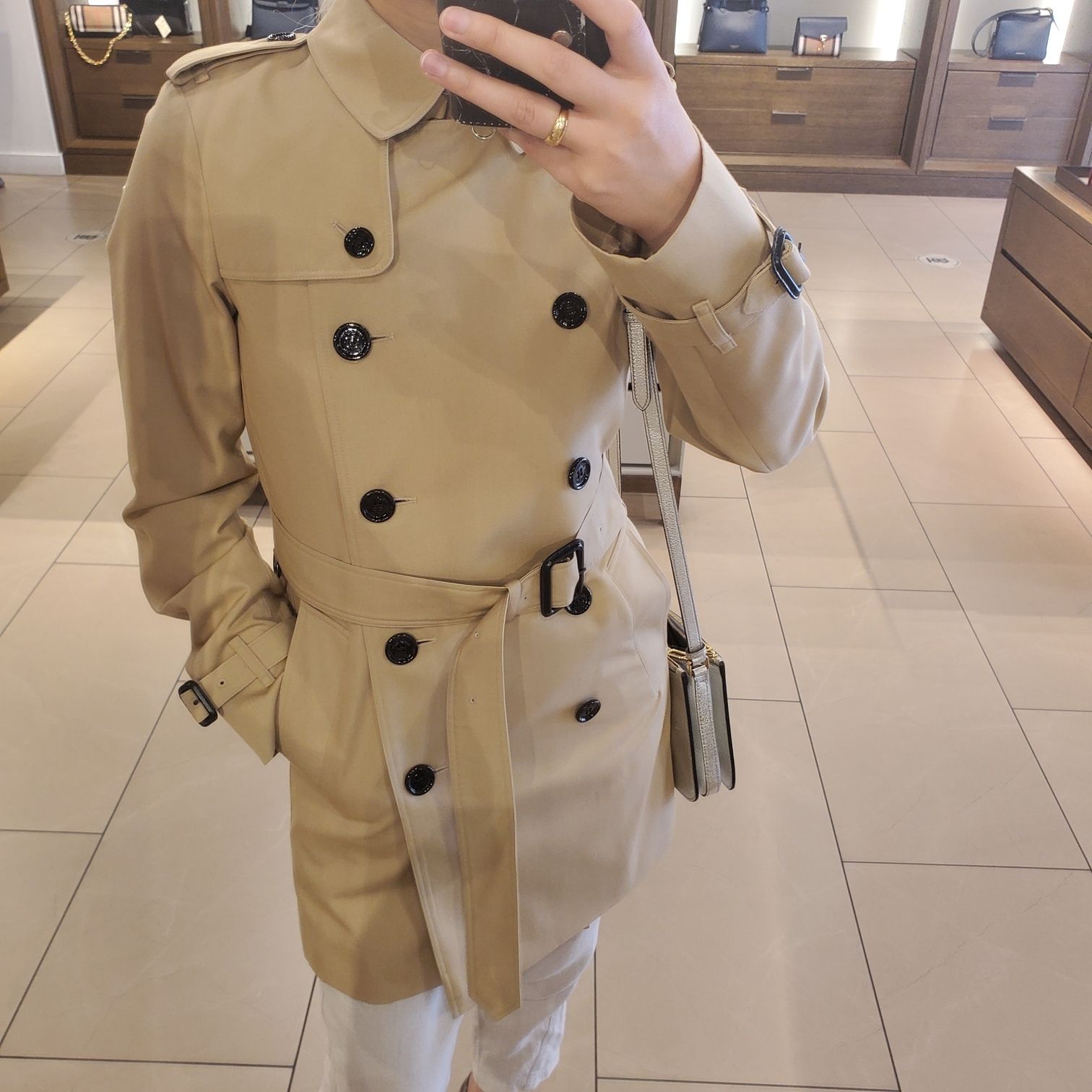 BURBERRY☆Harbourne 2 Trench Coat 定番 短め トレンチコート BURBERRY☆Harbourne 2 Trench Coat 定番 短め トレンチコート