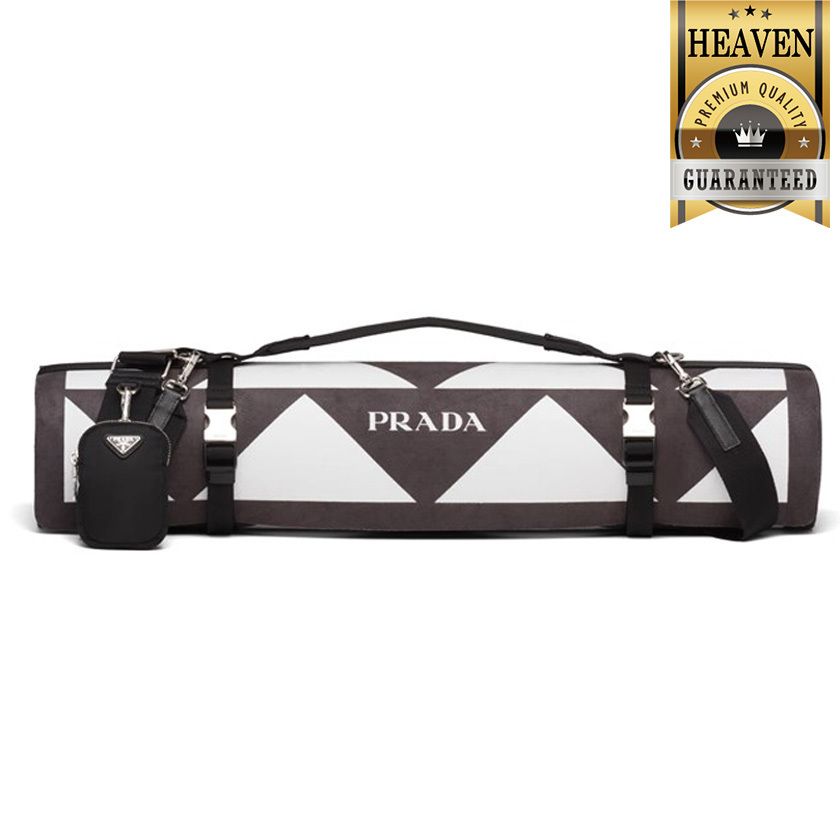 PRADA ヨガマット PRADA] 滝沢眞規子さん愛用！ヨガマット ハーネスホルダー付き