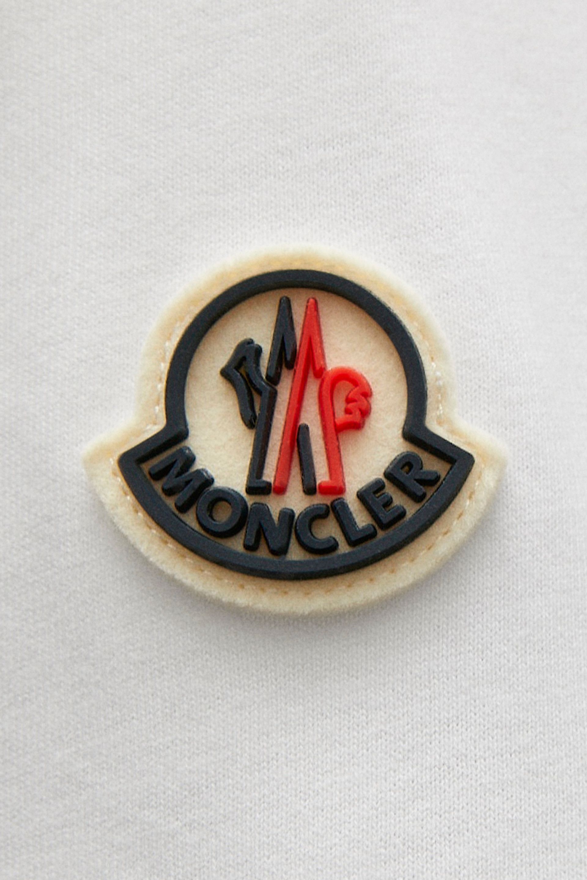 MONCLER (モンクレール)キッズ ロゴ肩ワッペンTシャツ各色 (MONCLER MONCLER (モンクレール)キッズ ロゴ肩ワッペンTシャツ各色 (MONCLER