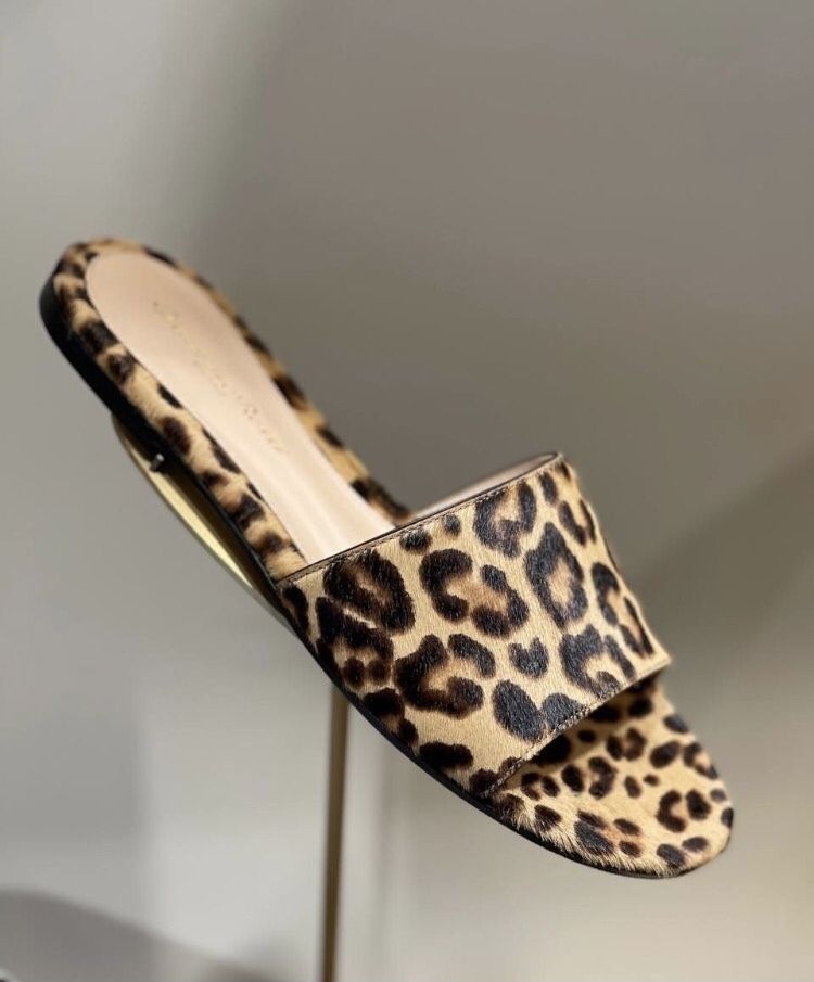 ジャンヴィトロッシのヒョウ柄ポニースキンスライドサンダル (Gianvito ジャンヴィトロッシのヒョウ柄ポニースキンスライドサンダル (Gianvito
