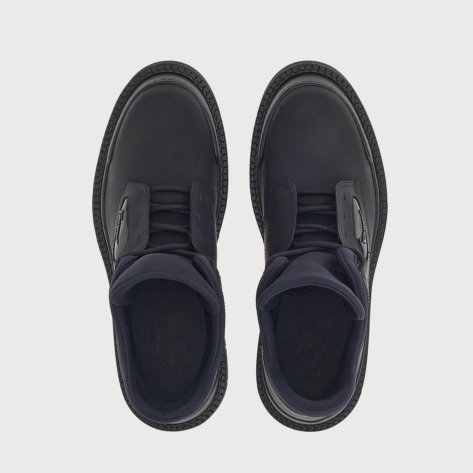 Salvatore Ferragamo ラバーライズドレザー アンクルブーツ (Salvatore ...