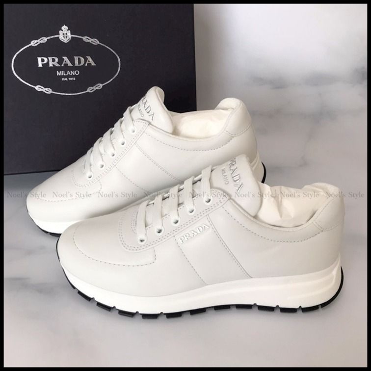 すぐ届く 関税なし PRADA プラダ スニーカー ロゴ レザー (PRADA