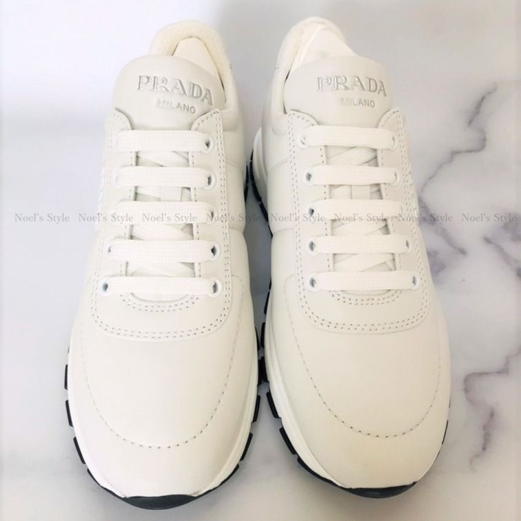 すぐ届く 関税なし PRADA プラダ スニーカー ロゴ レザー (PRADA