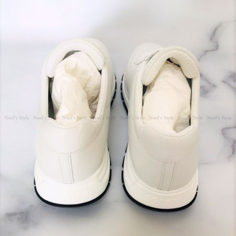 すぐ届く 関税なし PRADA プラダ スニーカー ロゴ レザー (PRADA