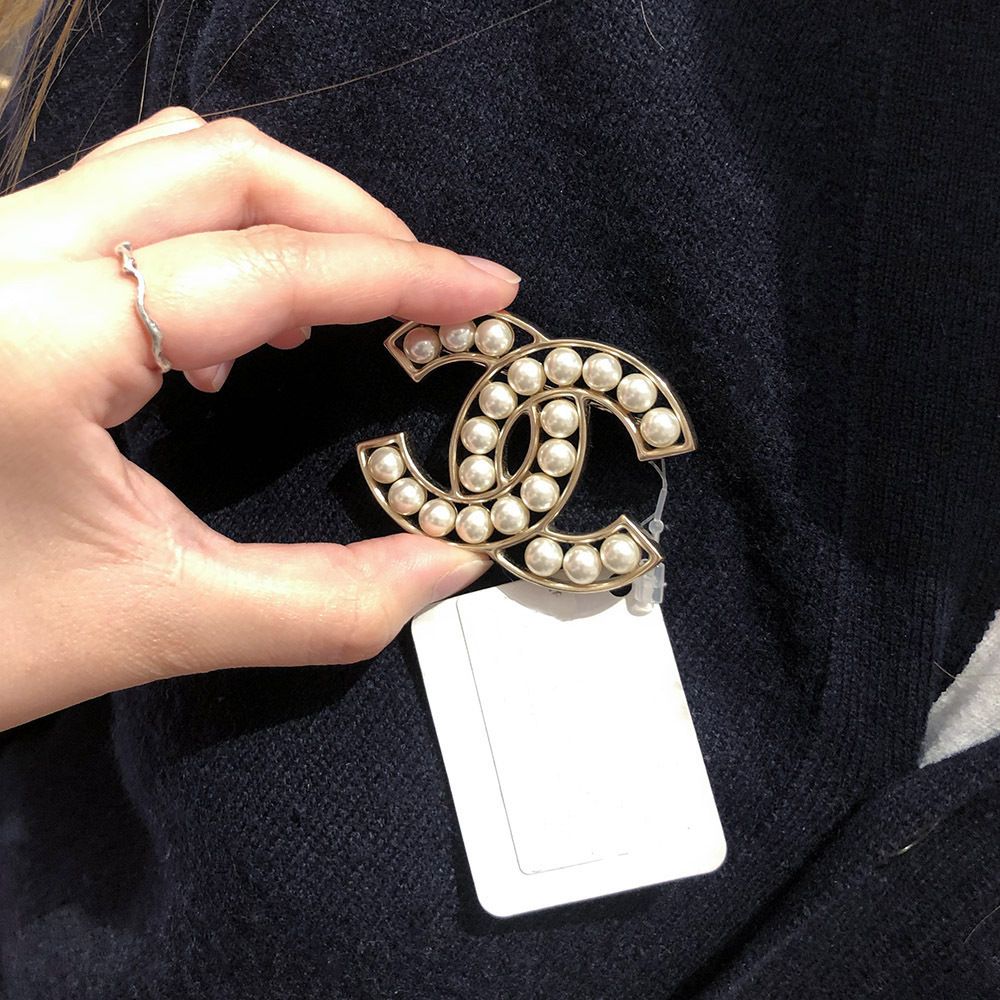 人気定番 CHANELシャネル CCマーク ブローチ☆パール A64978 (CHANEL ...