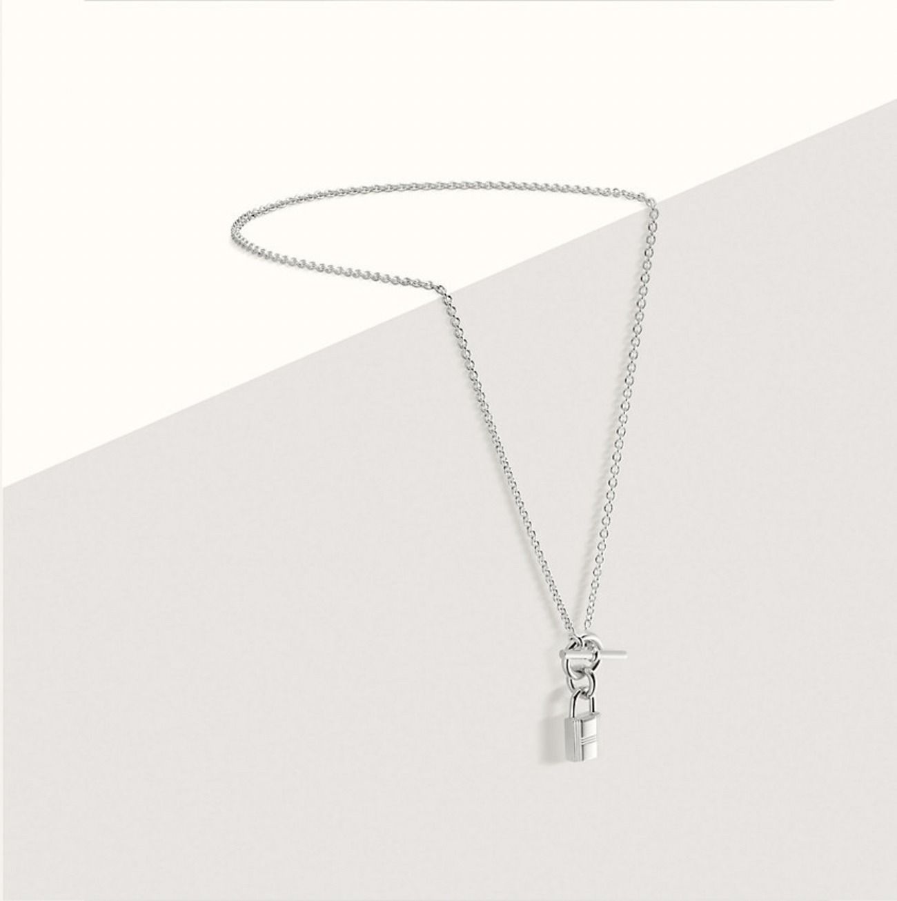 【エルメス】おしゃれで存在感のあるAmulettes Cadenas pendant エルメス】おしゃれで存在感のあるAmulettes Cadenas pendant