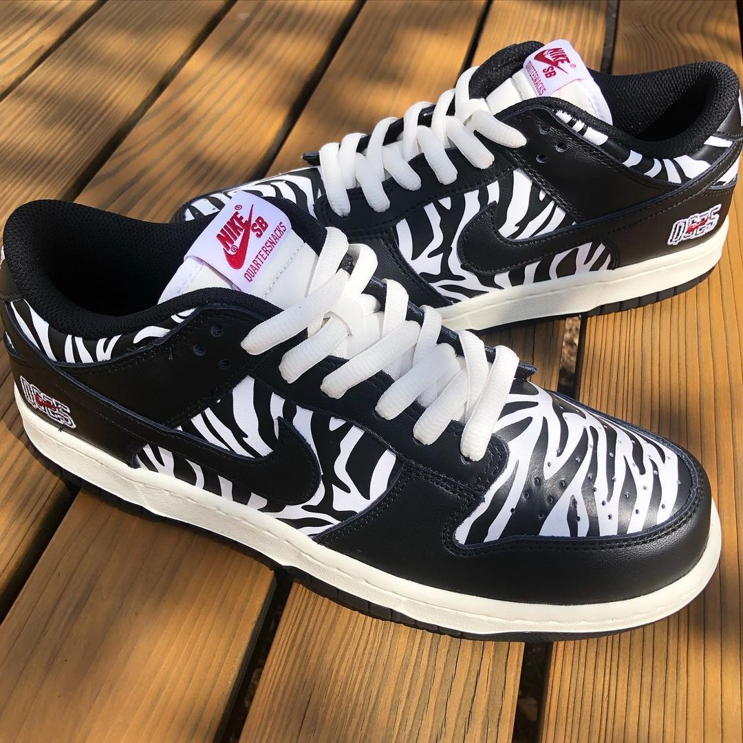 国内発送 関税込 QUARTERSNACKS NIKE SB DUNK LOW ZEBRA (Nike