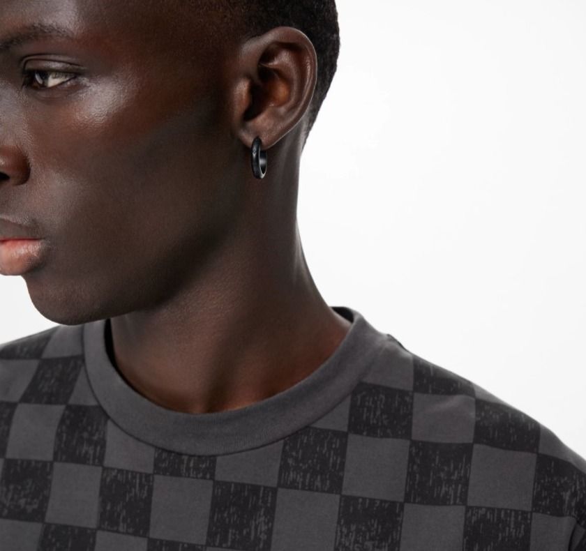 【左右で違うデザインがお洒落☆☆】Louis Vuitton ピアス 左右で違うデザインがお洒落】Louis Vuitton ピアス (Louis