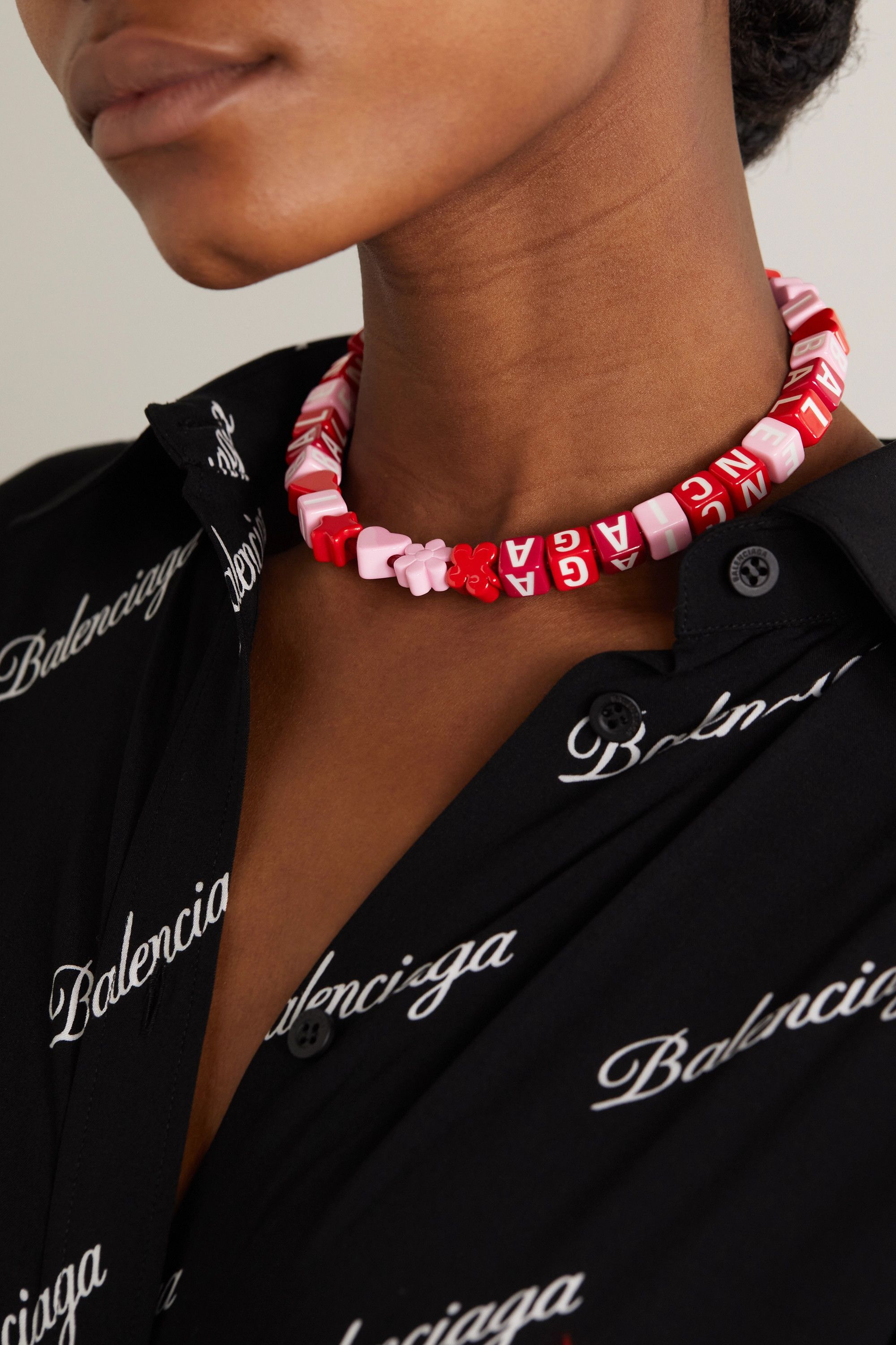 BALENCIAGA】ビーズ ロゴ☆トイ チョーカー Pink/Red 送関込 BALENCIAGA】ビーズ ロゴ☆トイ チョーカー Pink/Red 送関込