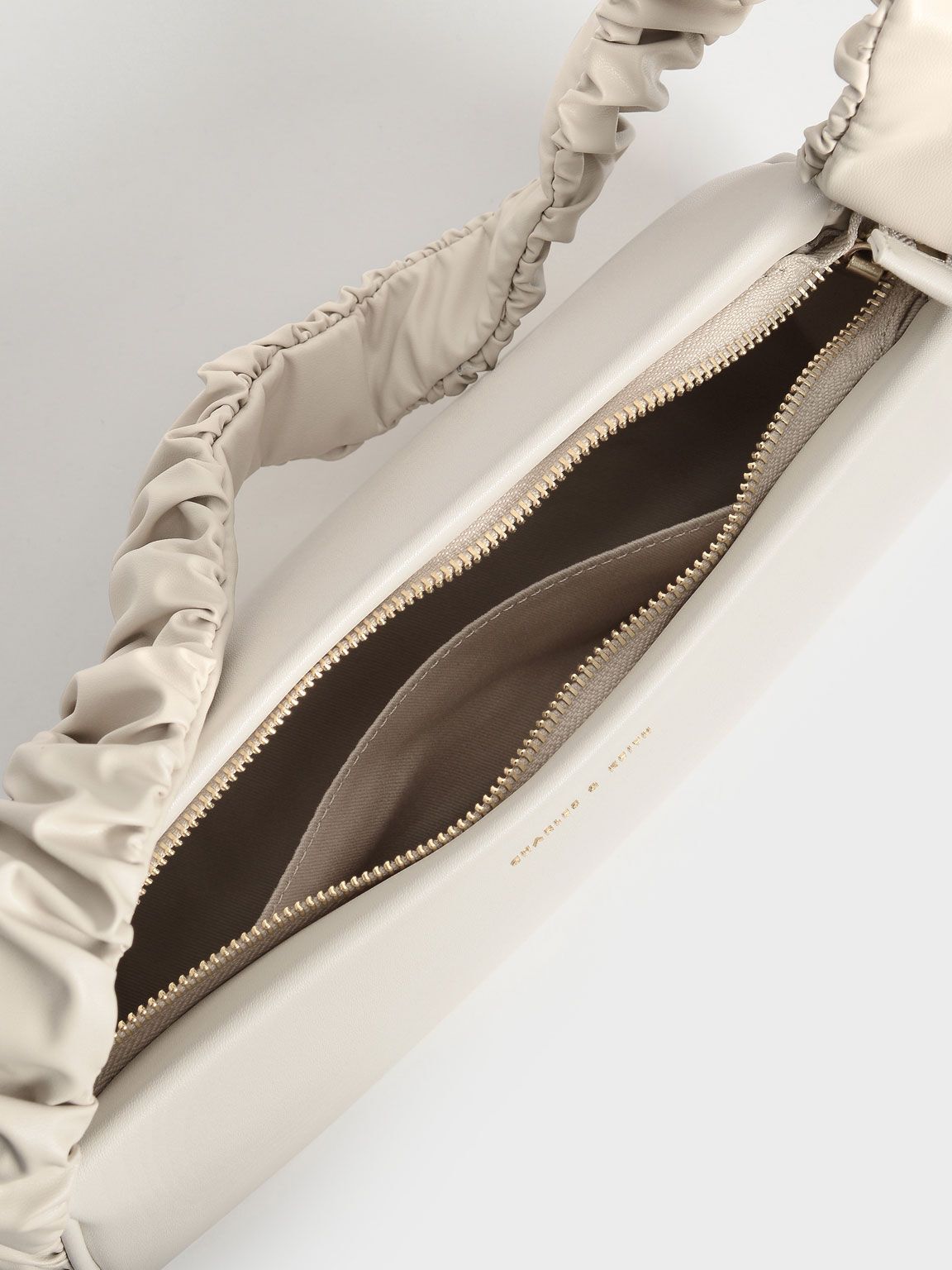 CHARLES&KEITH☆2021-22AW 円高還元 ミニショルダーバッグフリル CHARLES&KEITH☆2021-22AW 円高還元 ミニショルダーバッグフリル