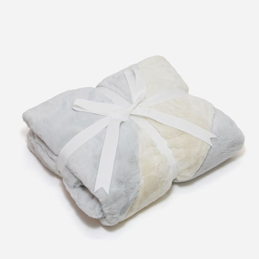 早い者勝ち NIKE W NSW BLANKET FAUX FUR SWSH (Nike/ブランケット