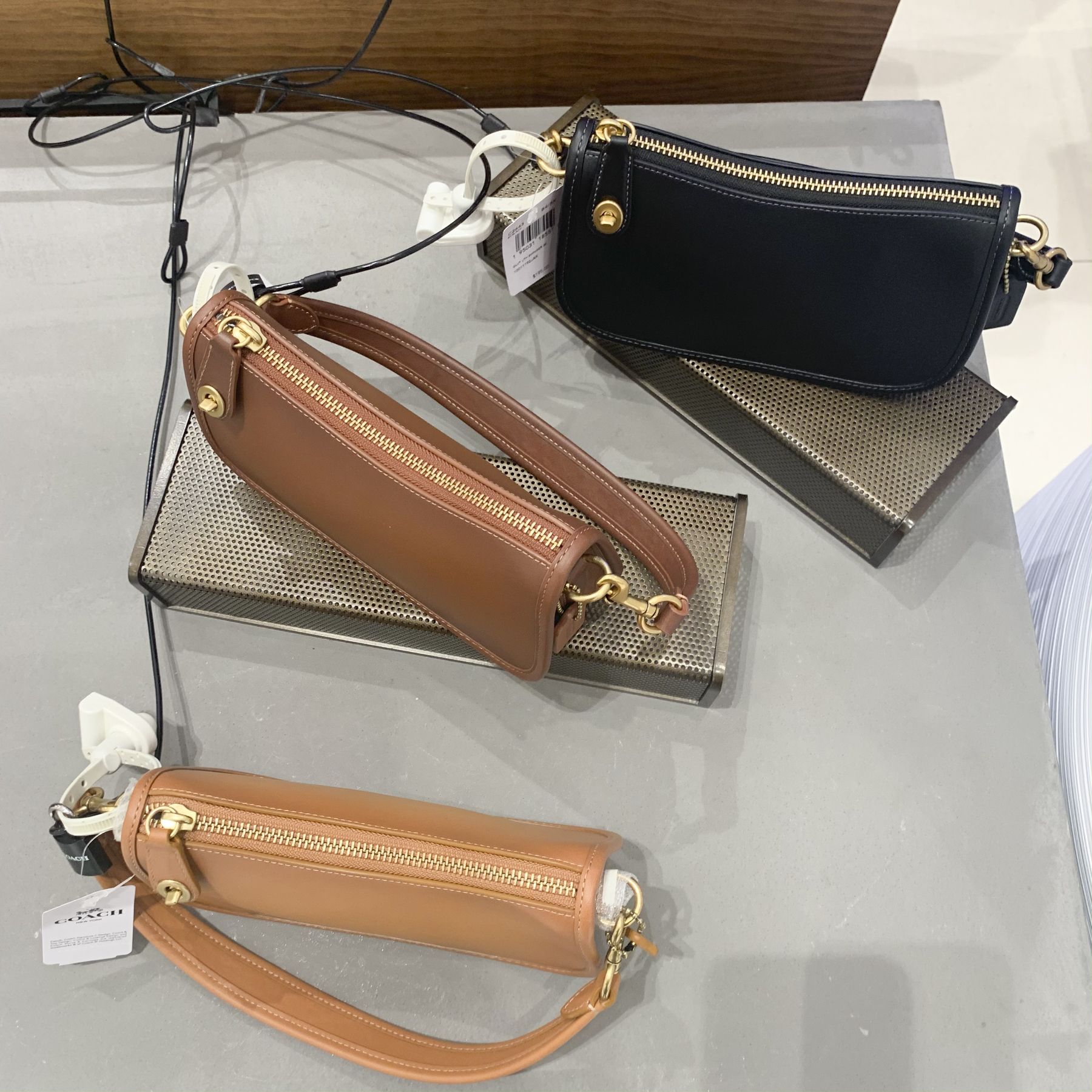 COACHブティック】○SALE！店員に大人気♪○スウィンガー (Coach
