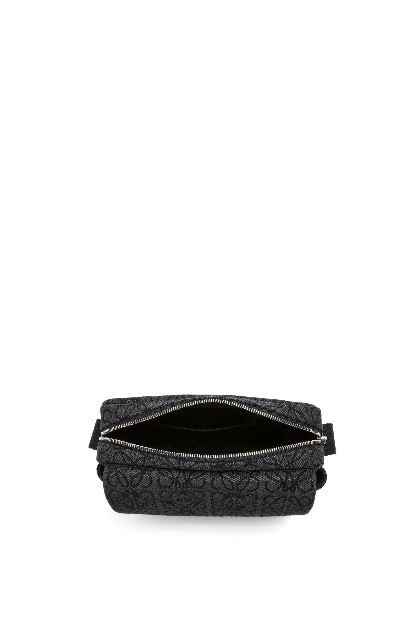 21新作 ロエベ ミリタリー メッセンジャーショルダーバッグ XS (LOEWE
