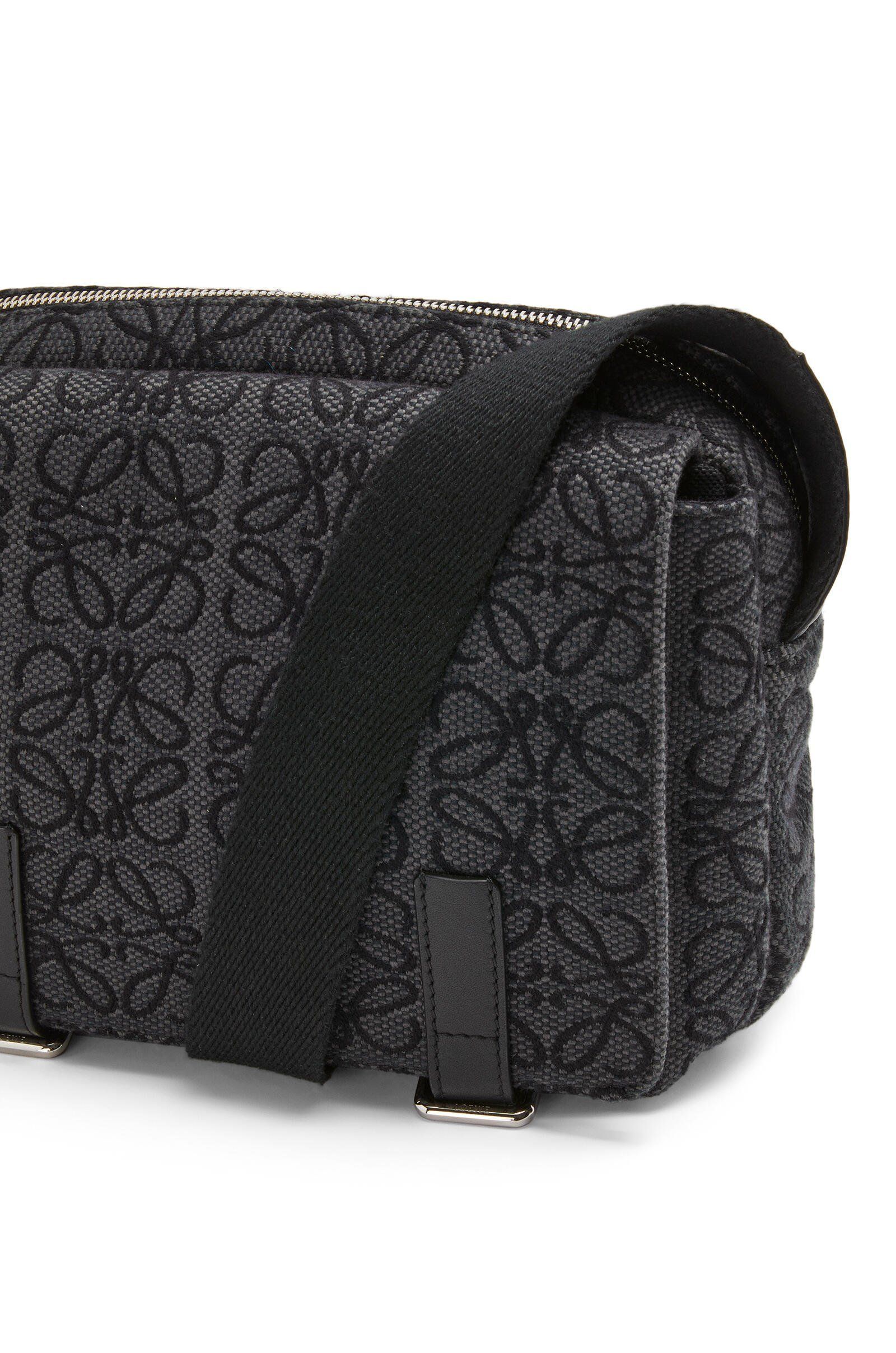 21新作 ロエベ ミリタリー メッセンジャーショルダーバッグ XS (LOEWE