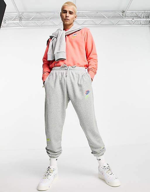 Nike Essential フリースマルチロゴ スウェットシャツ【ナイキ】 (Nike Nike Essential フリースマルチロゴ スウェットシャツ【ナイキ】 (Nike