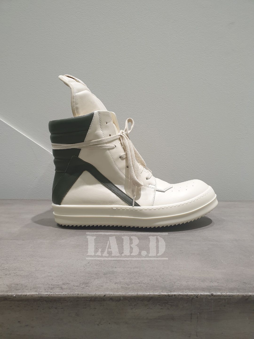今月中値下げします rick owens cargo basket DUST MILK ジオバス