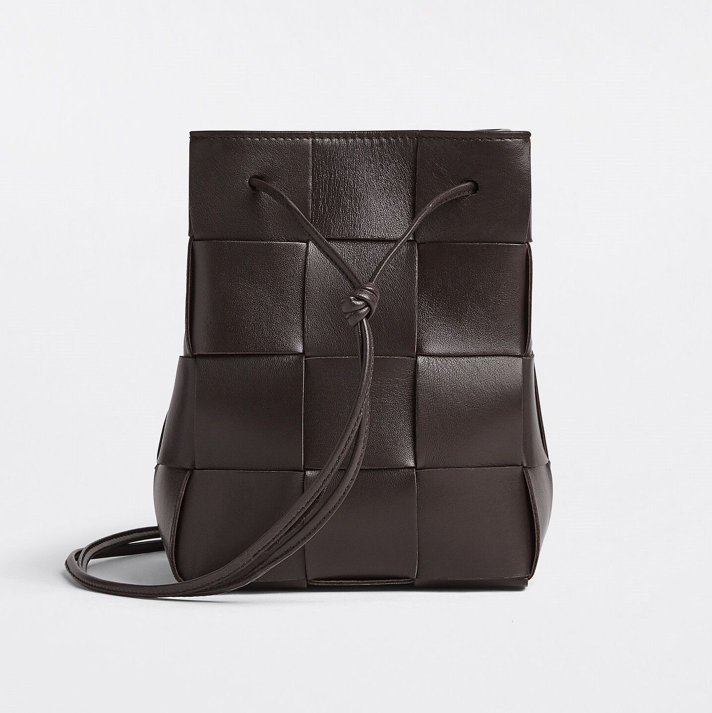 BOTTEGA VENETA 21AW新作 CASSETTE クロスボディバケット BOTTEGA VENETA 21AW新作 CASSETTE クロスボディバケット