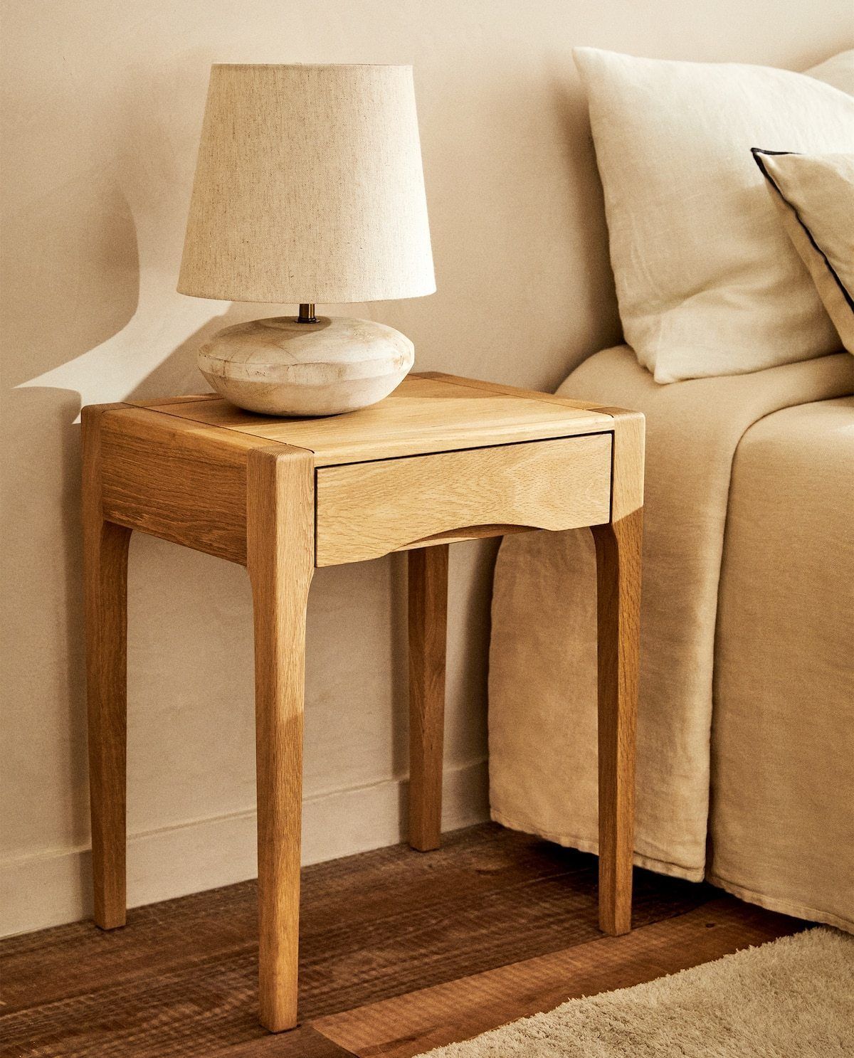 ZARA HOME】引き出し付きオーク製ベッドサイドテーブル全2色 (ZARA ZARA HOME】引き出し付きオーク製ベッドサイドテーブル全2色 (ZARA