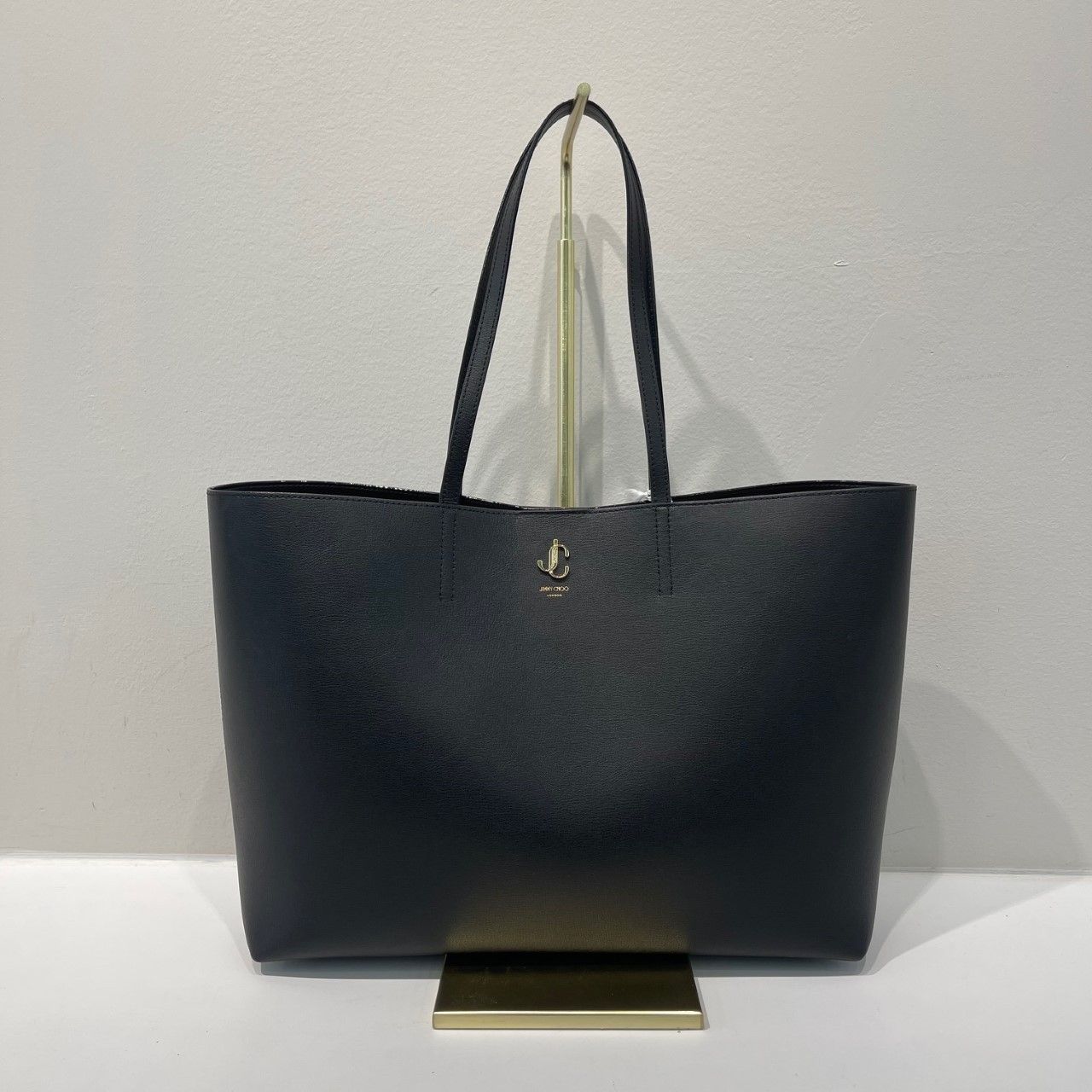 残り数点! JIMMY CHOO JC TOTE ロゴ レザー トート 関税送料込 残り僅か! JIMMY CHOO JC TOTE ロゴ レザー トート 関税送料込