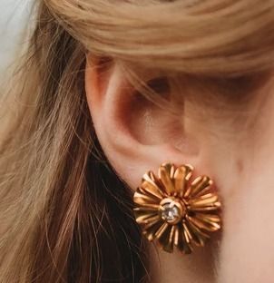 Elizabeth Cole ピアス クリスタル フラワー 花 スタッド (Elizabeth